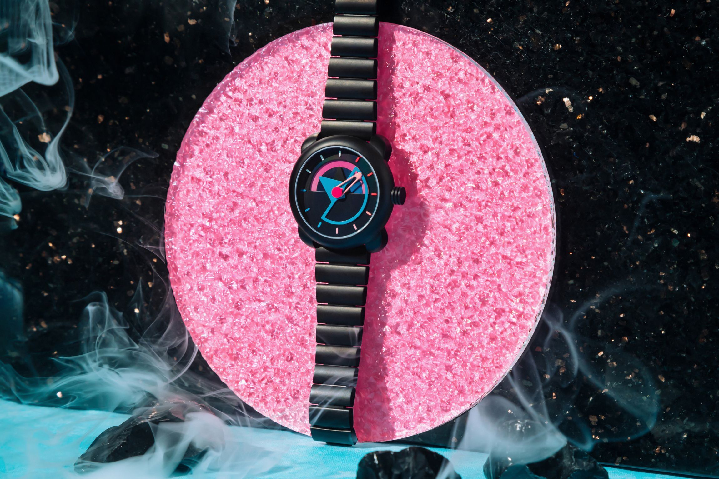 The Layer 2.1 Obsidian Frost which comes with a bead-blasted DLC 316L stainless steel quick release bracelet and 20mm Veblenist Candi Suede strap