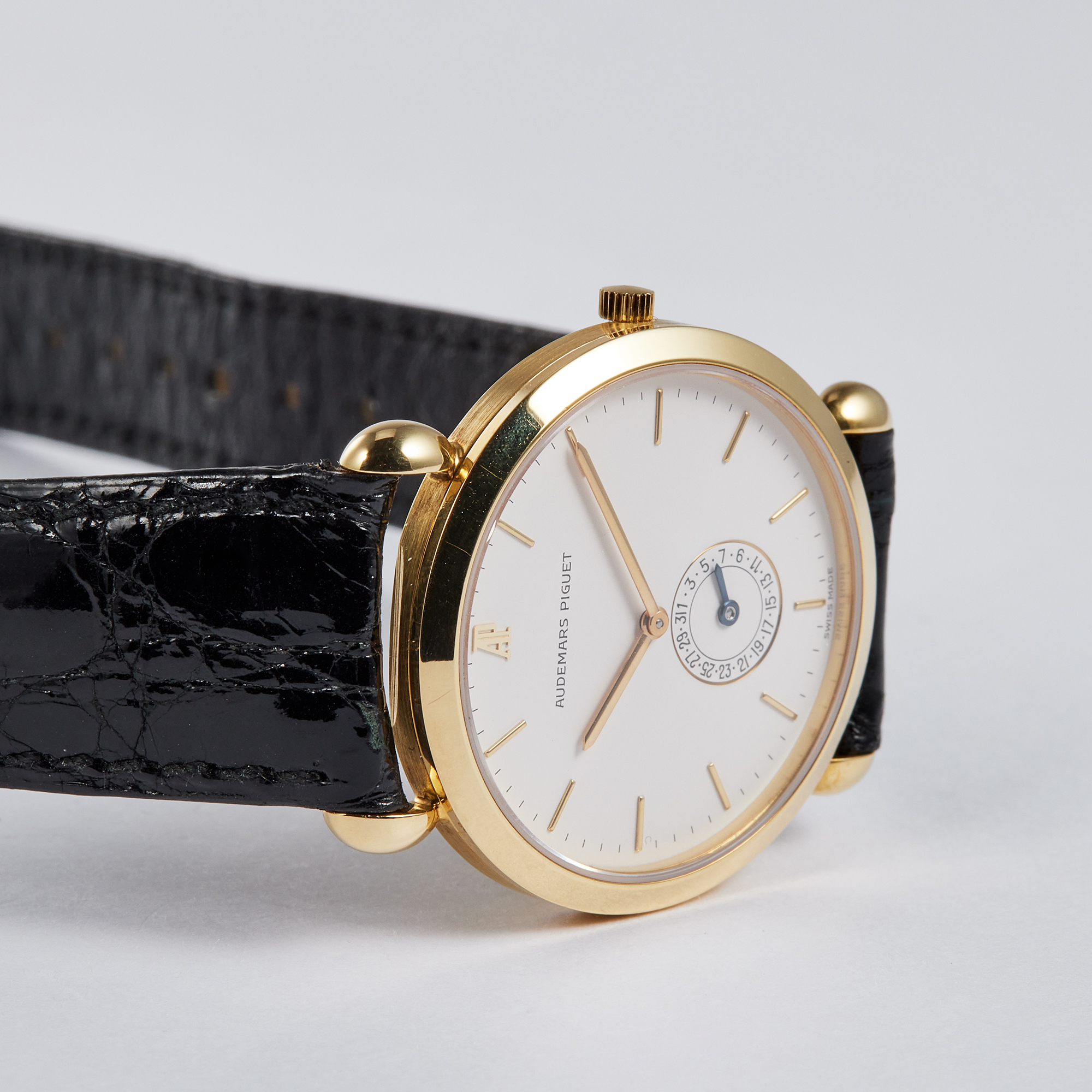 Vintage Tear-Drop Lug Yellow Gold White Dial 32mm Product Image 4
