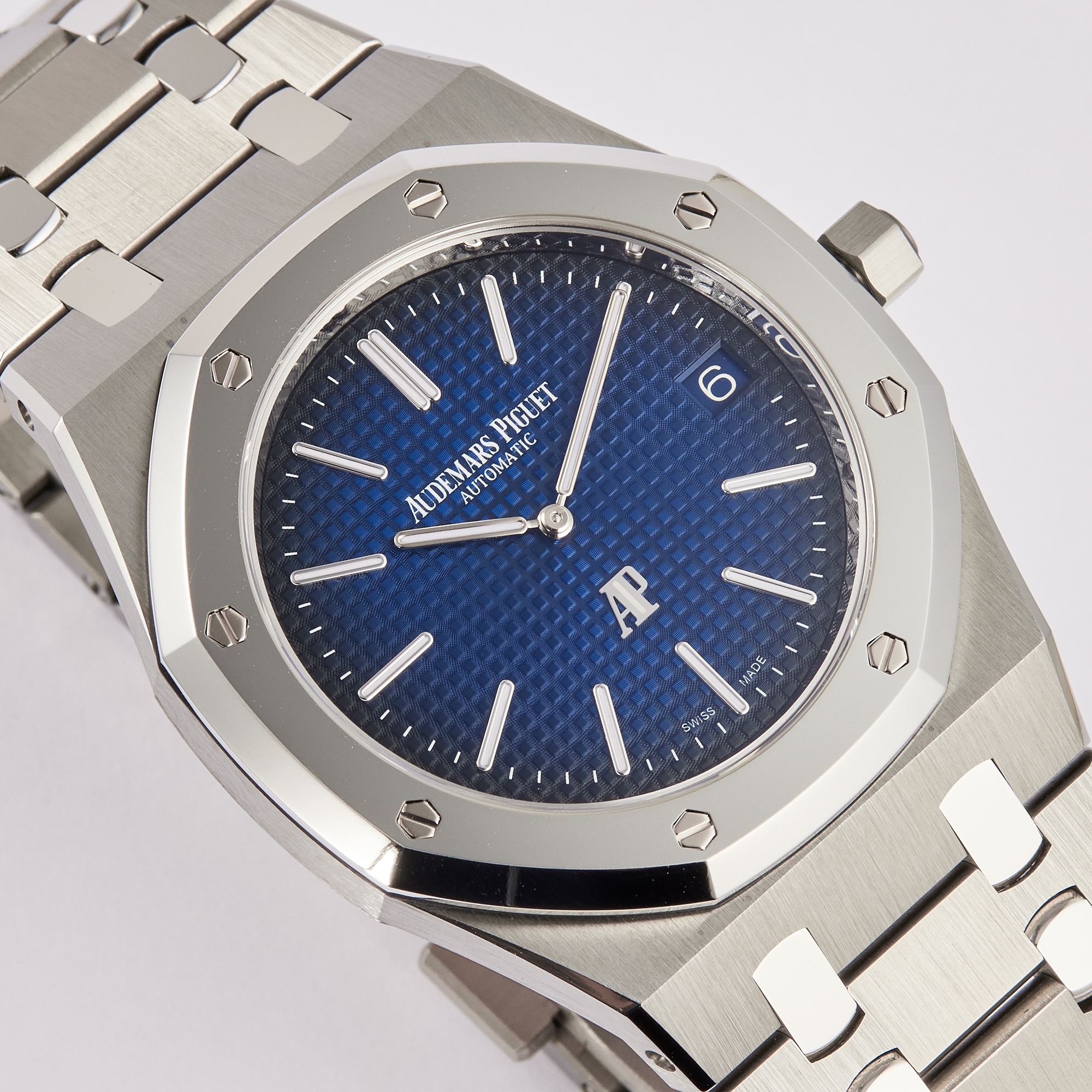 Royal Oak "Jumbo" Extra-Thin Platinum & Titanium Blue Dial 39mm Product Image 2