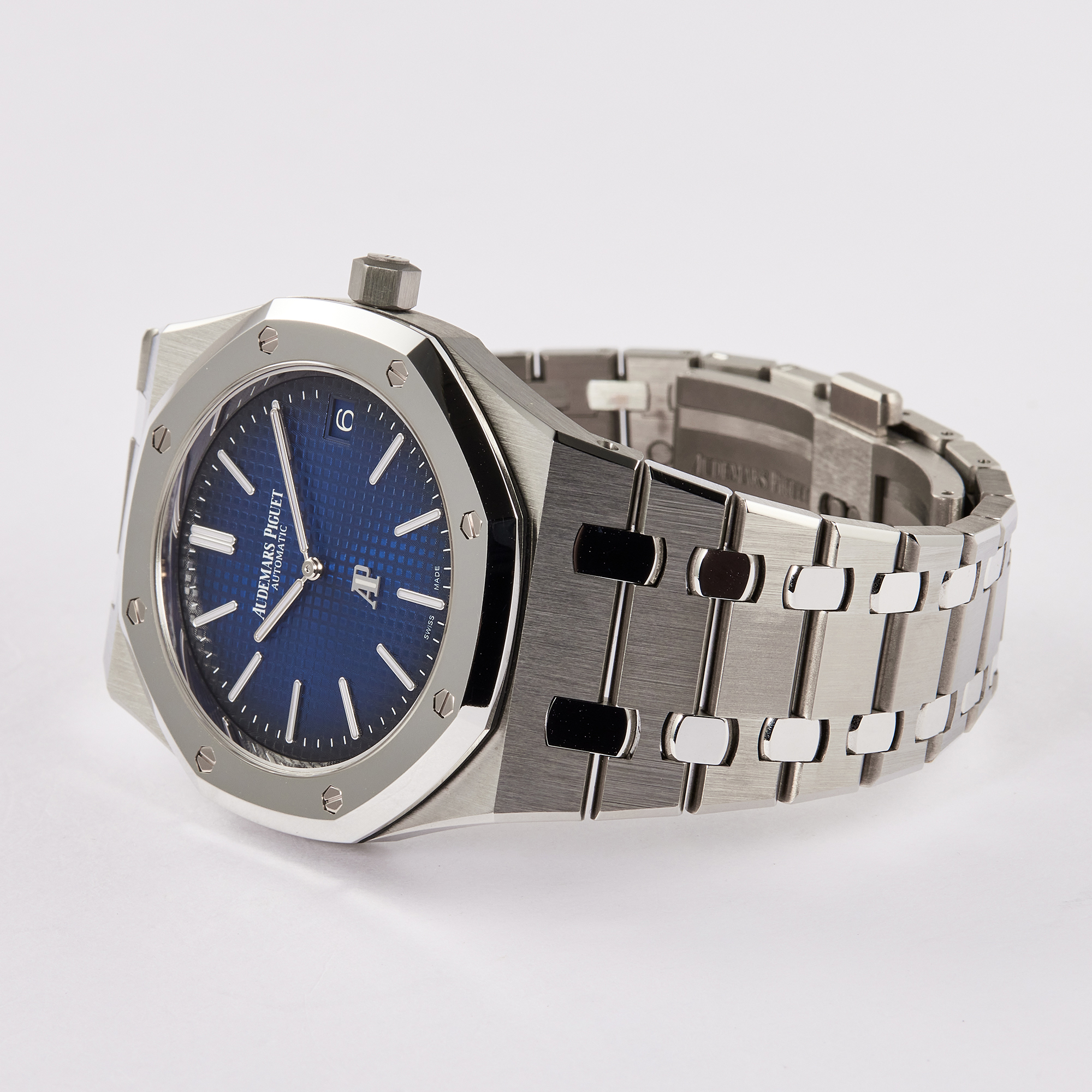Royal Oak "Jumbo" Extra-Thin Platinum & Titanium Blue Dial 39mm Product Image 3