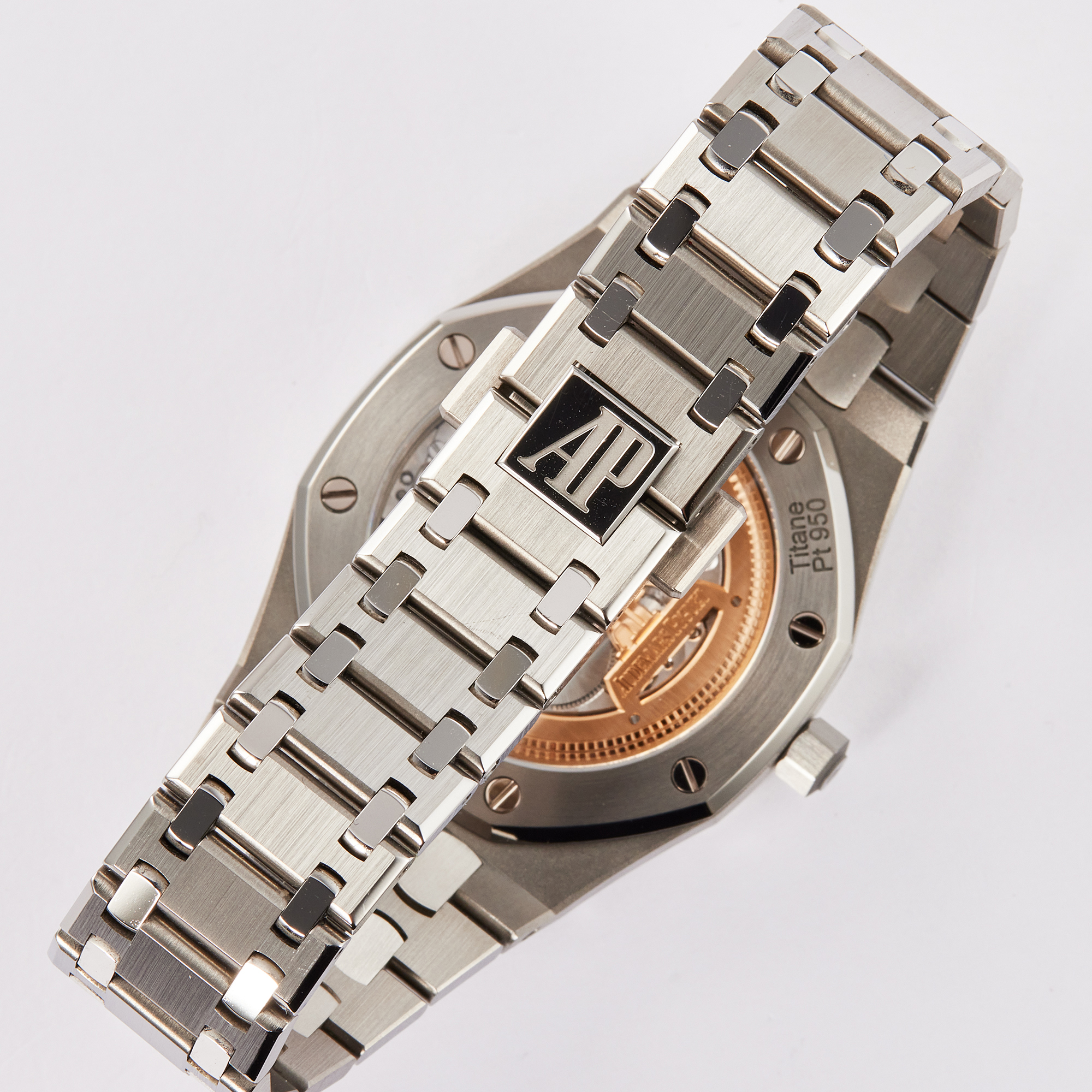 Royal Oak "Jumbo" Extra-Thin Platinum & Titanium Blue Dial 39mm Product Image 10