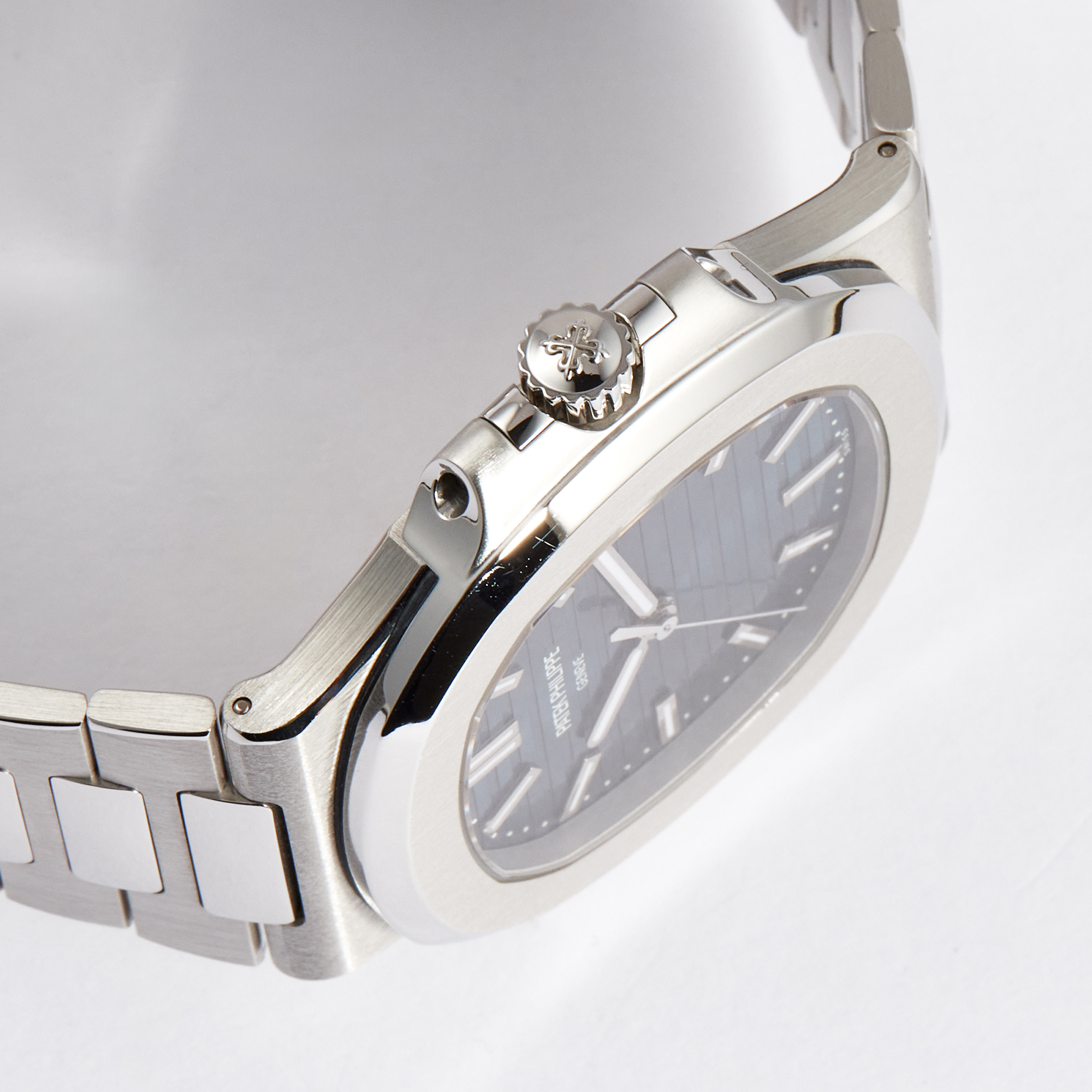 Nautilus Platinum Blue Dial 42mm Product Image 6