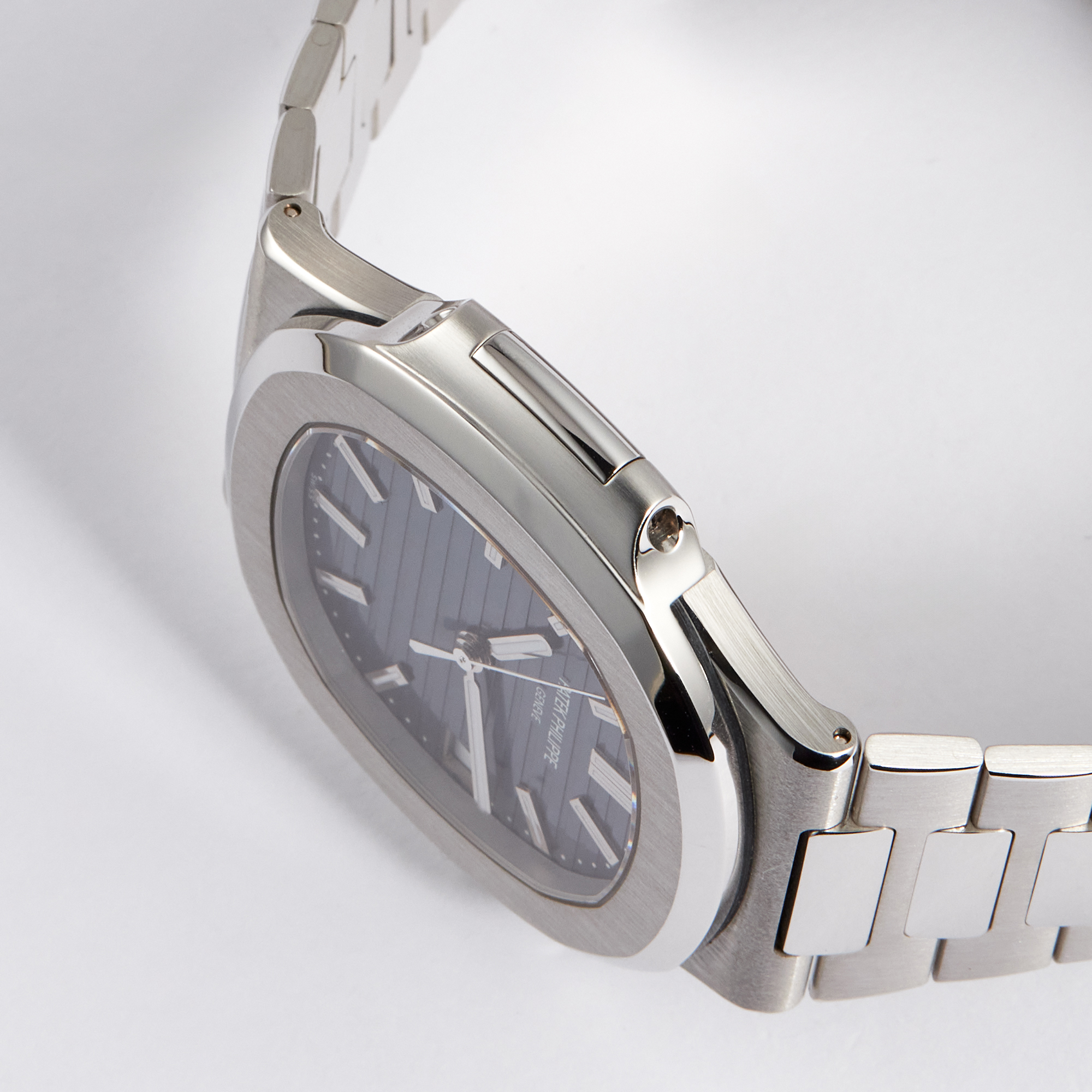 Nautilus Platinum Blue Dial 42mm Product Image 7