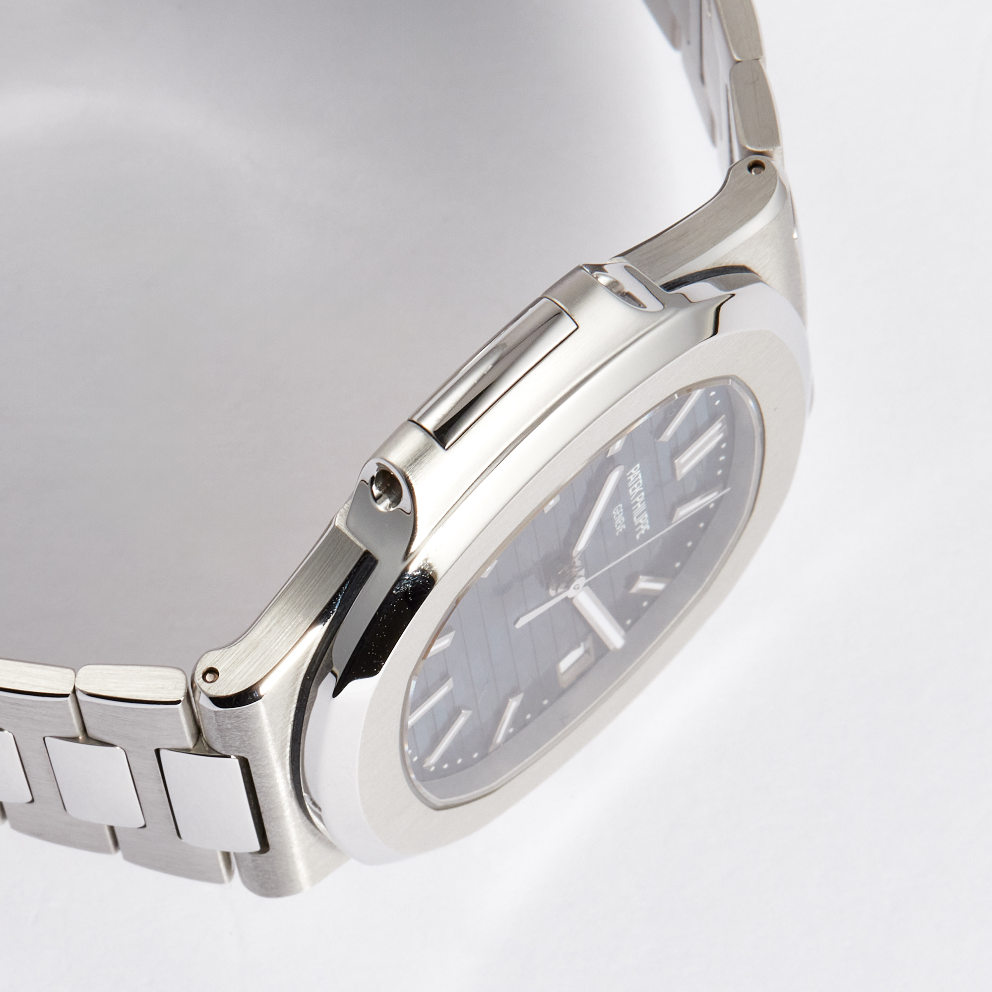 Nautilus Platinum Blue Dial 42mm Product Image 8