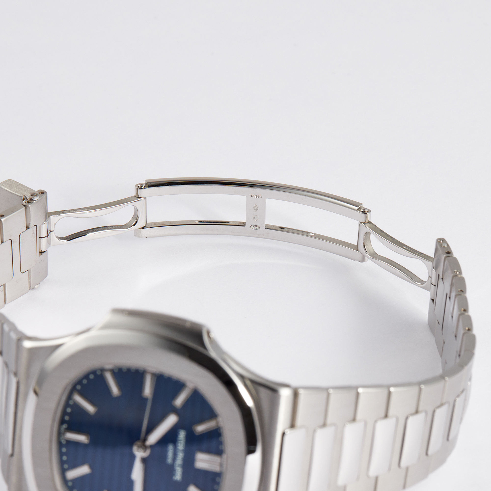 Nautilus Platinum Blue Dial 42mm Product Image 9