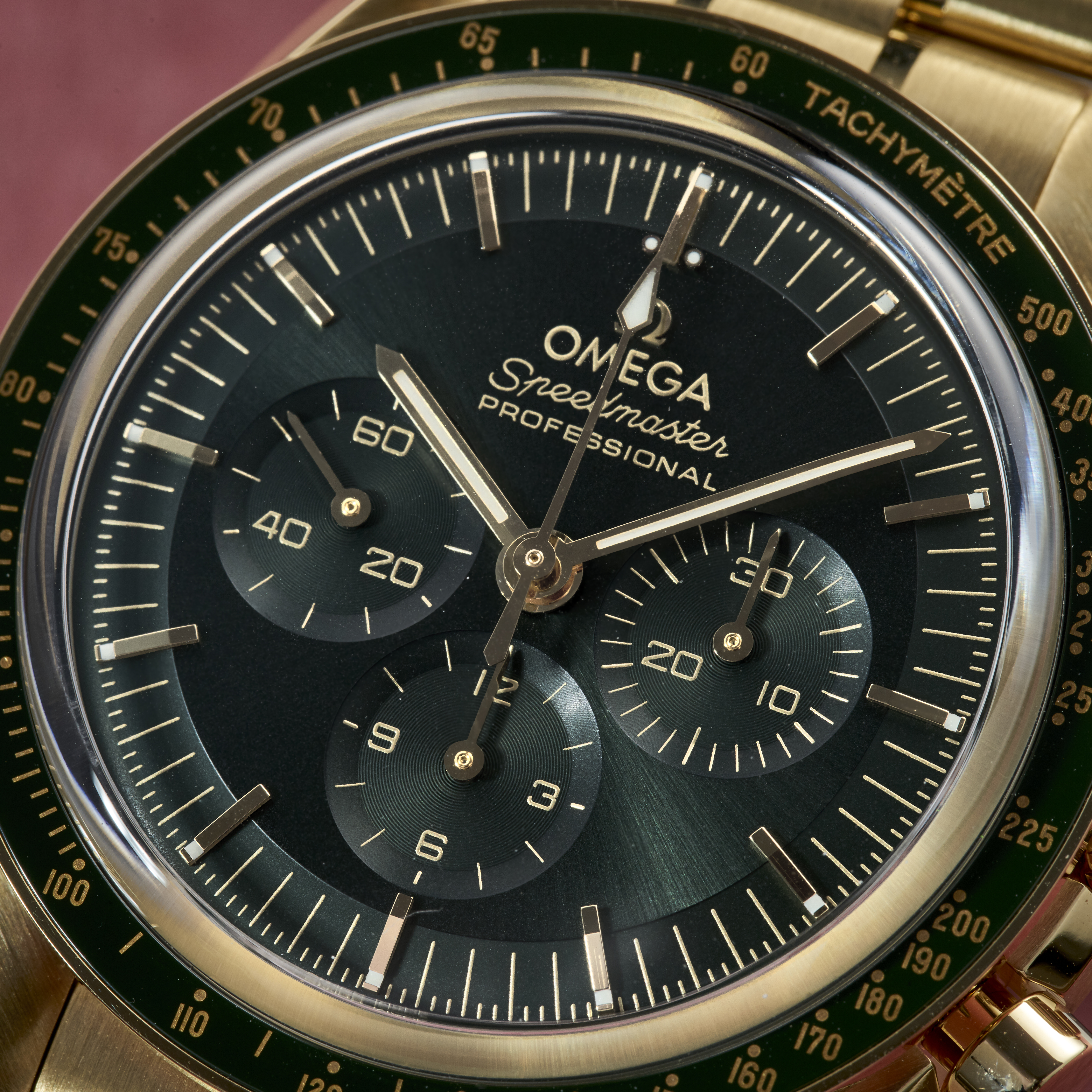 Omega Speedmaster Moonwatch Professional 42 Yellow Gold