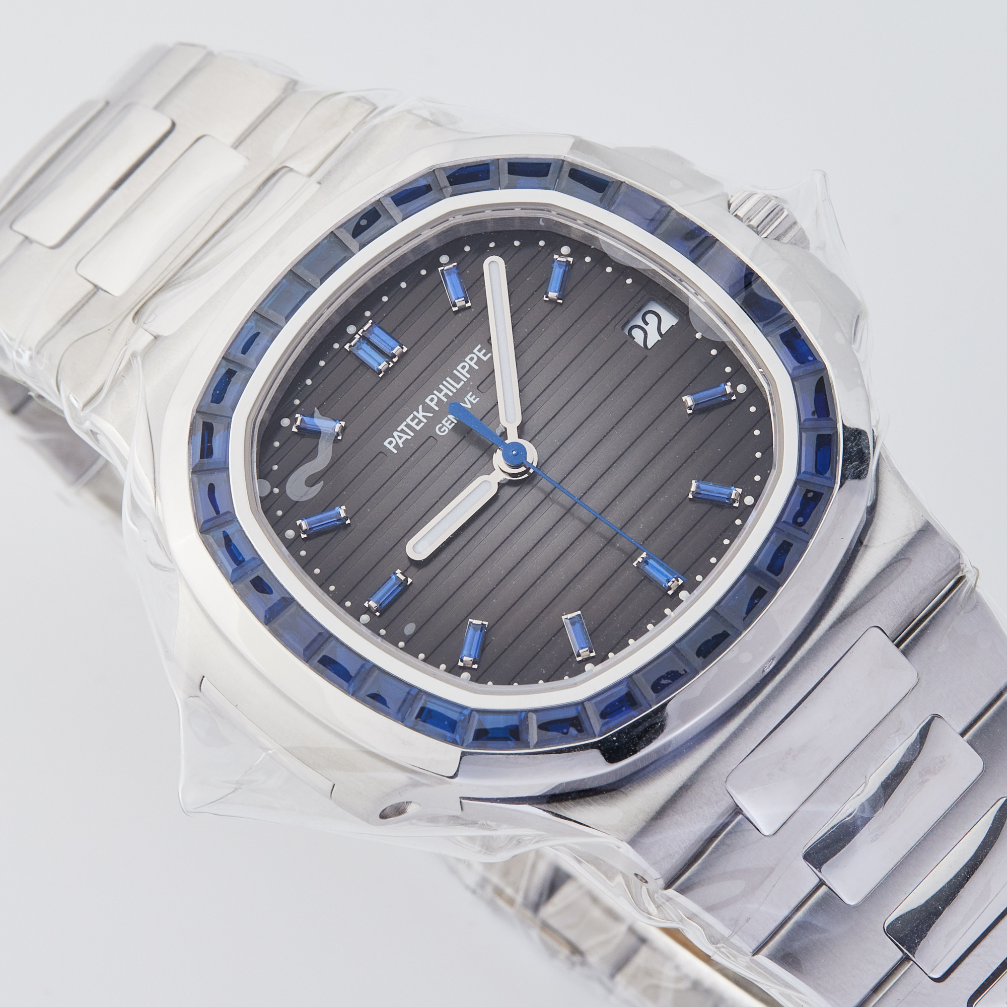 Nautilus Platinum Sapphire Black Dial 40mm Product Image 2