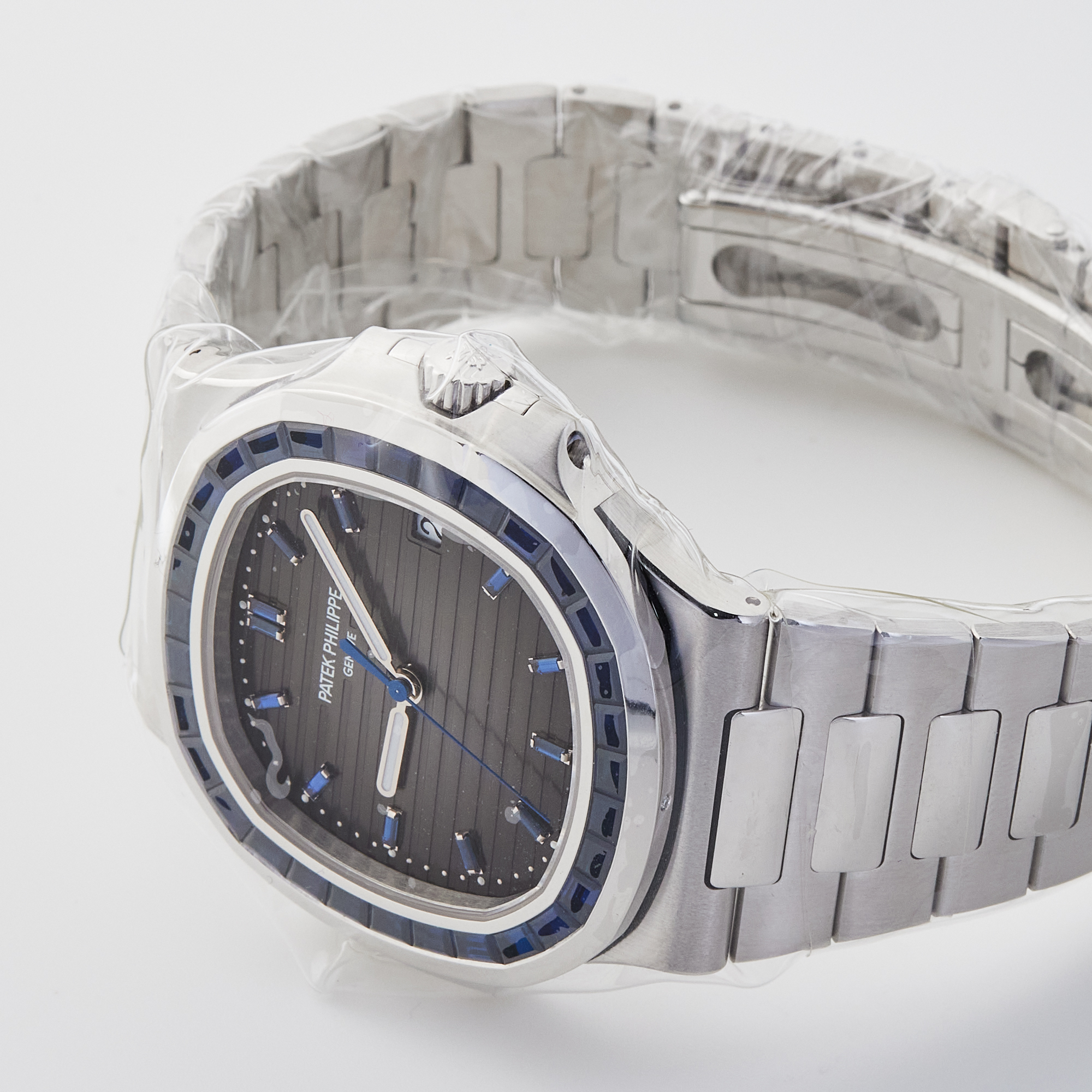 Nautilus Platinum Sapphire Black Dial 40mm Product Image 3