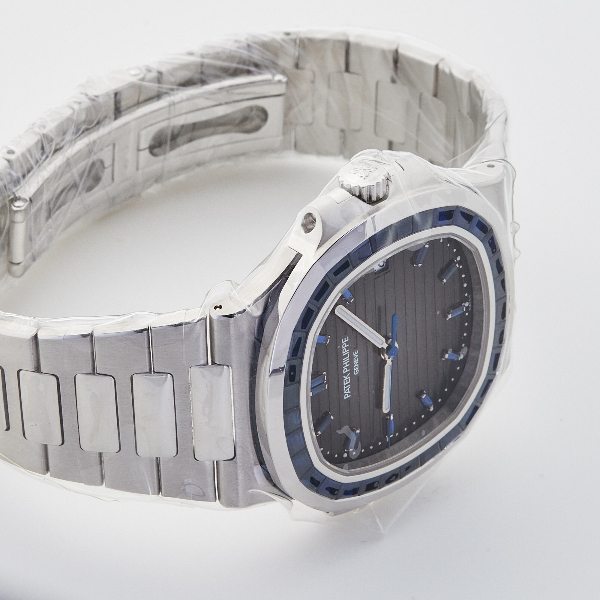 Nautilus Platinum Sapphire Black Dial 40mm Product Image 4