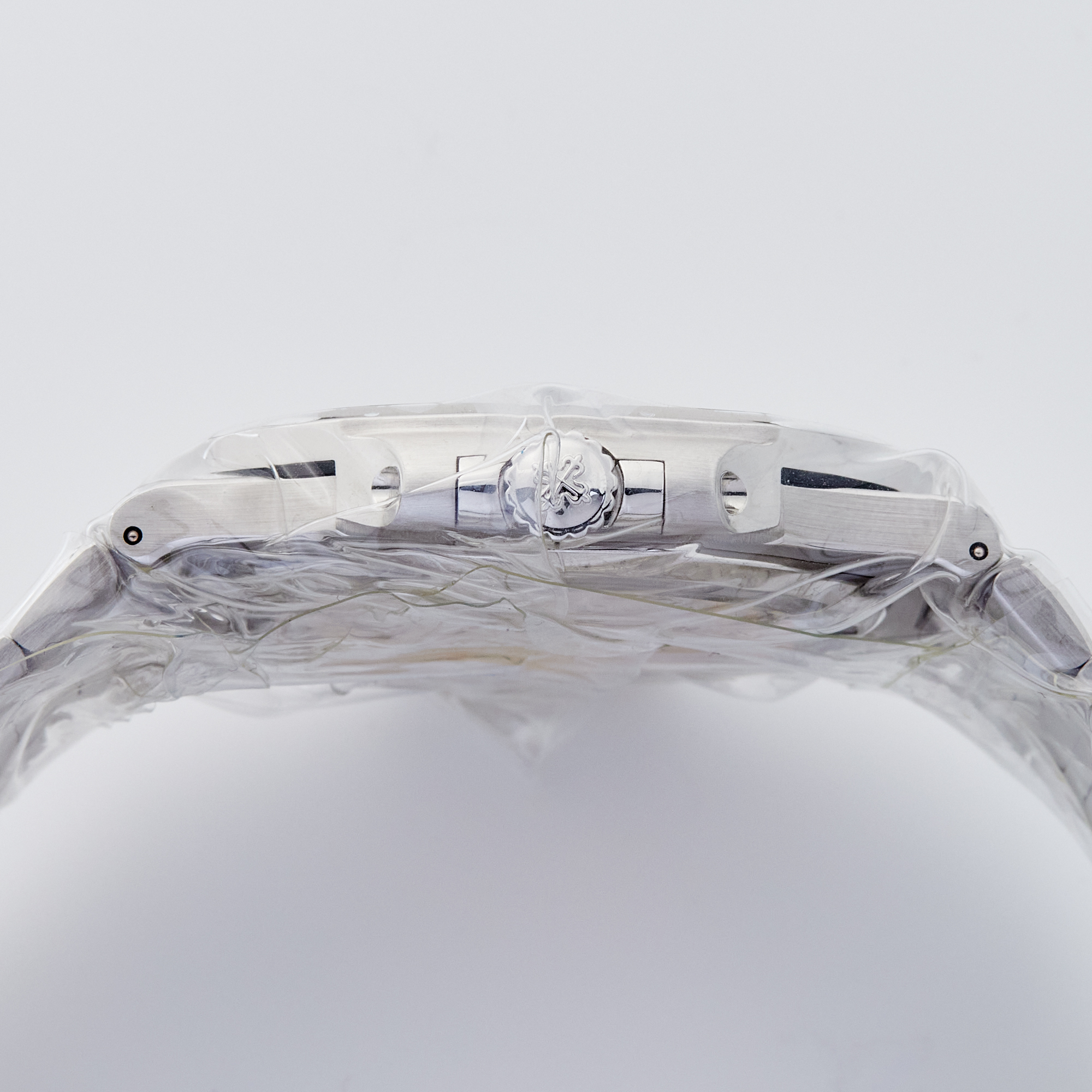 Nautilus Platinum Sapphire Black Dial 40mm Product Image 5