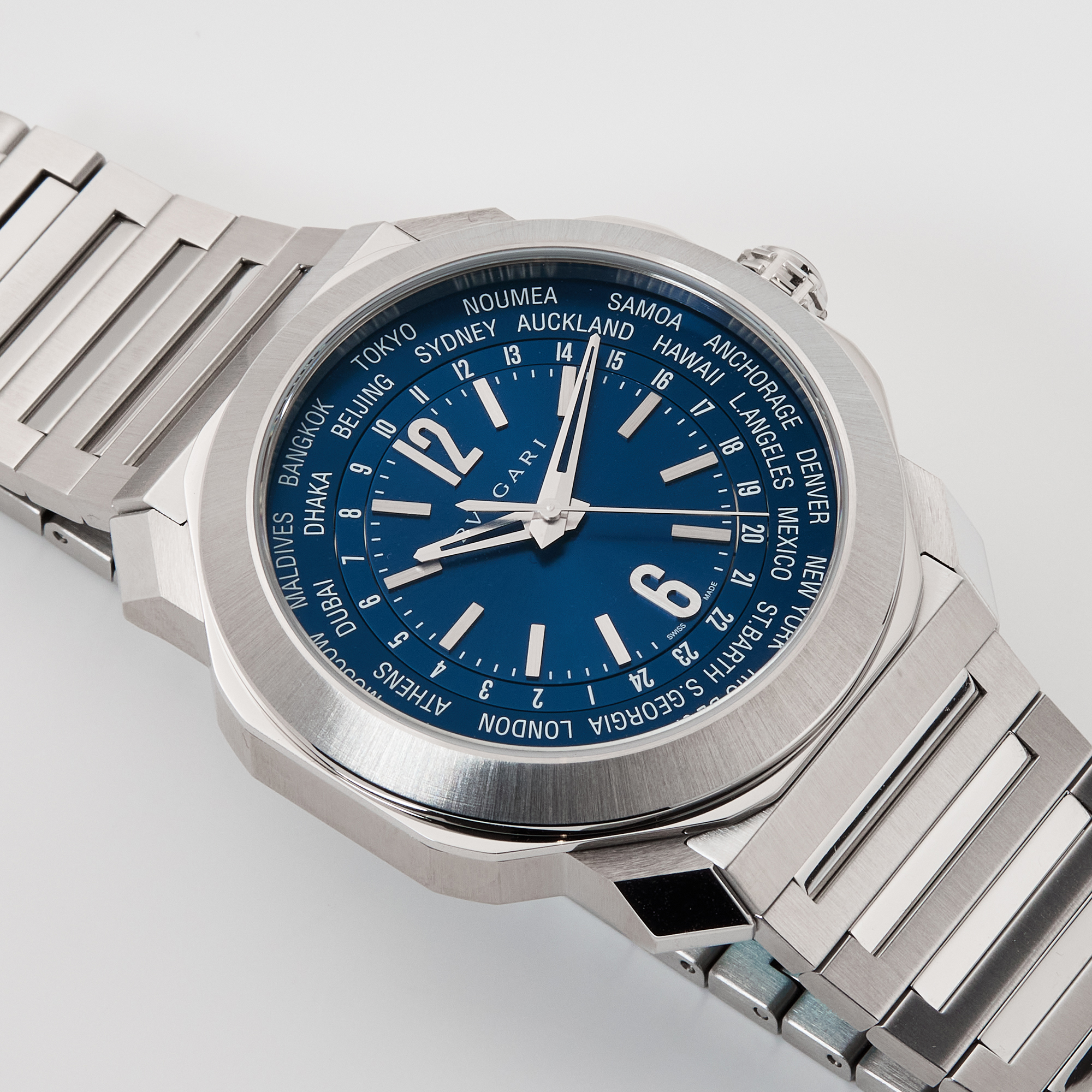 Octo Roma WorldTimer Steel Blue Dial 41mm Product Image 2