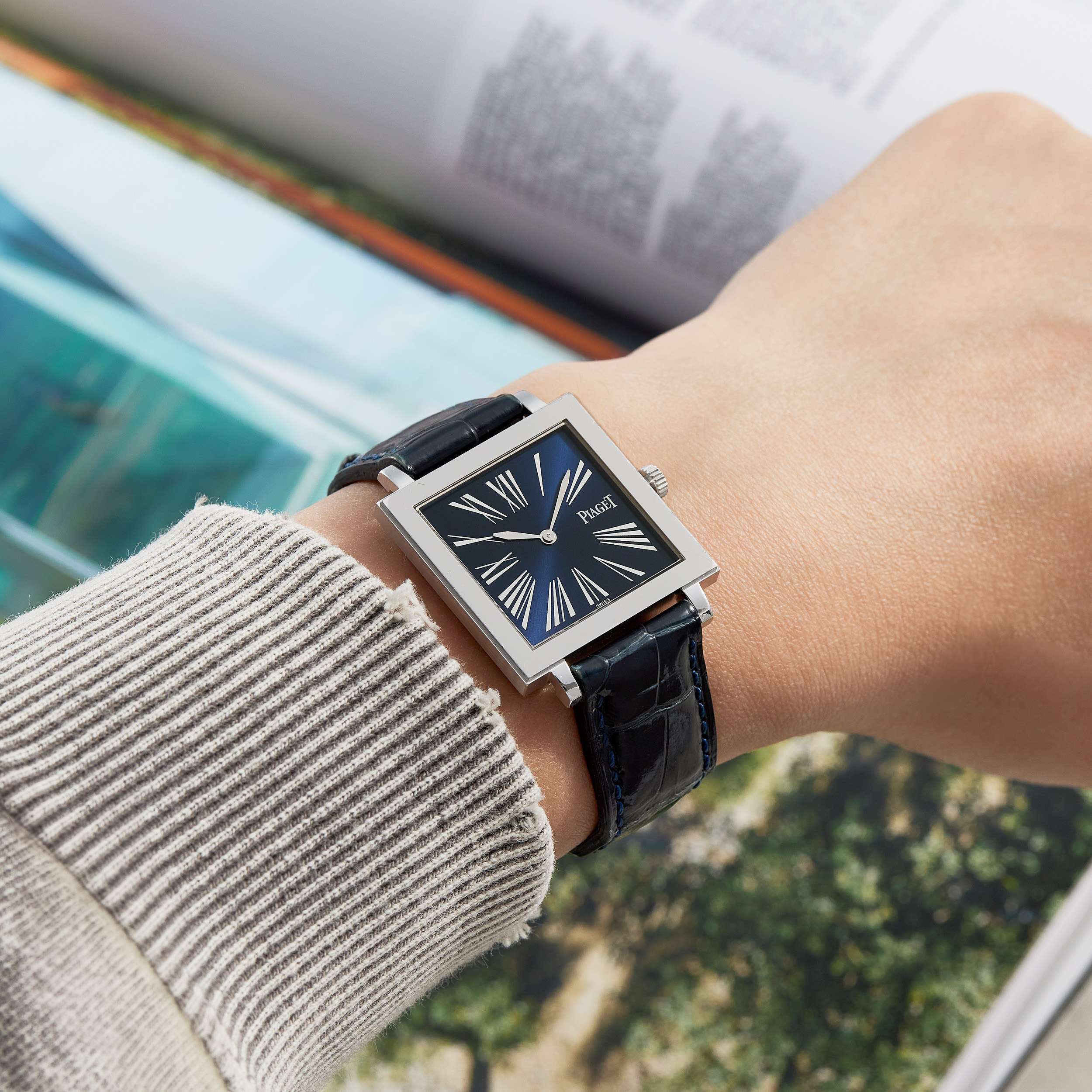 Altiplano Square White Gold Blue Dial 30mm Product Image