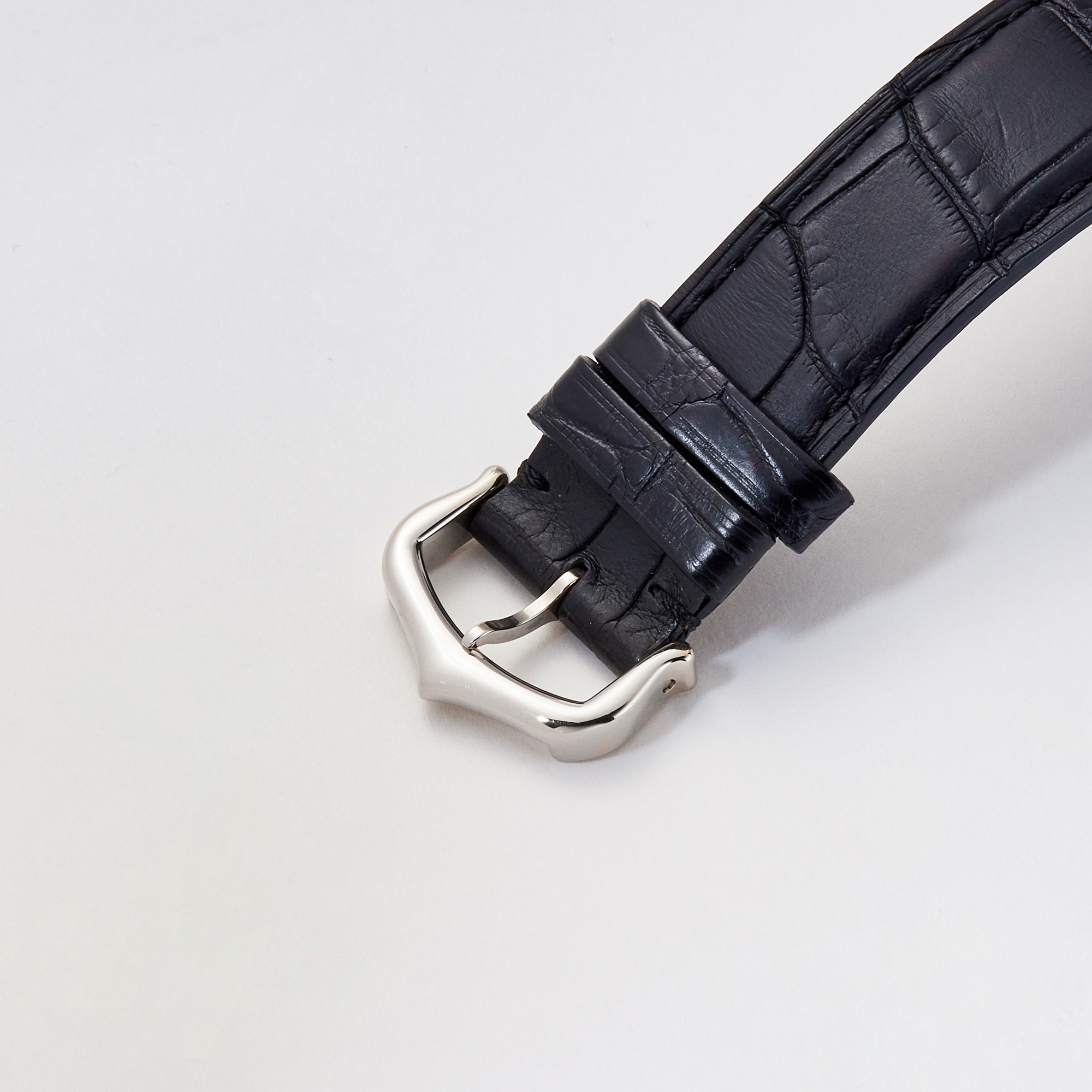 Vintage Tank Large White Gold White Dial 33mm Product Image 8