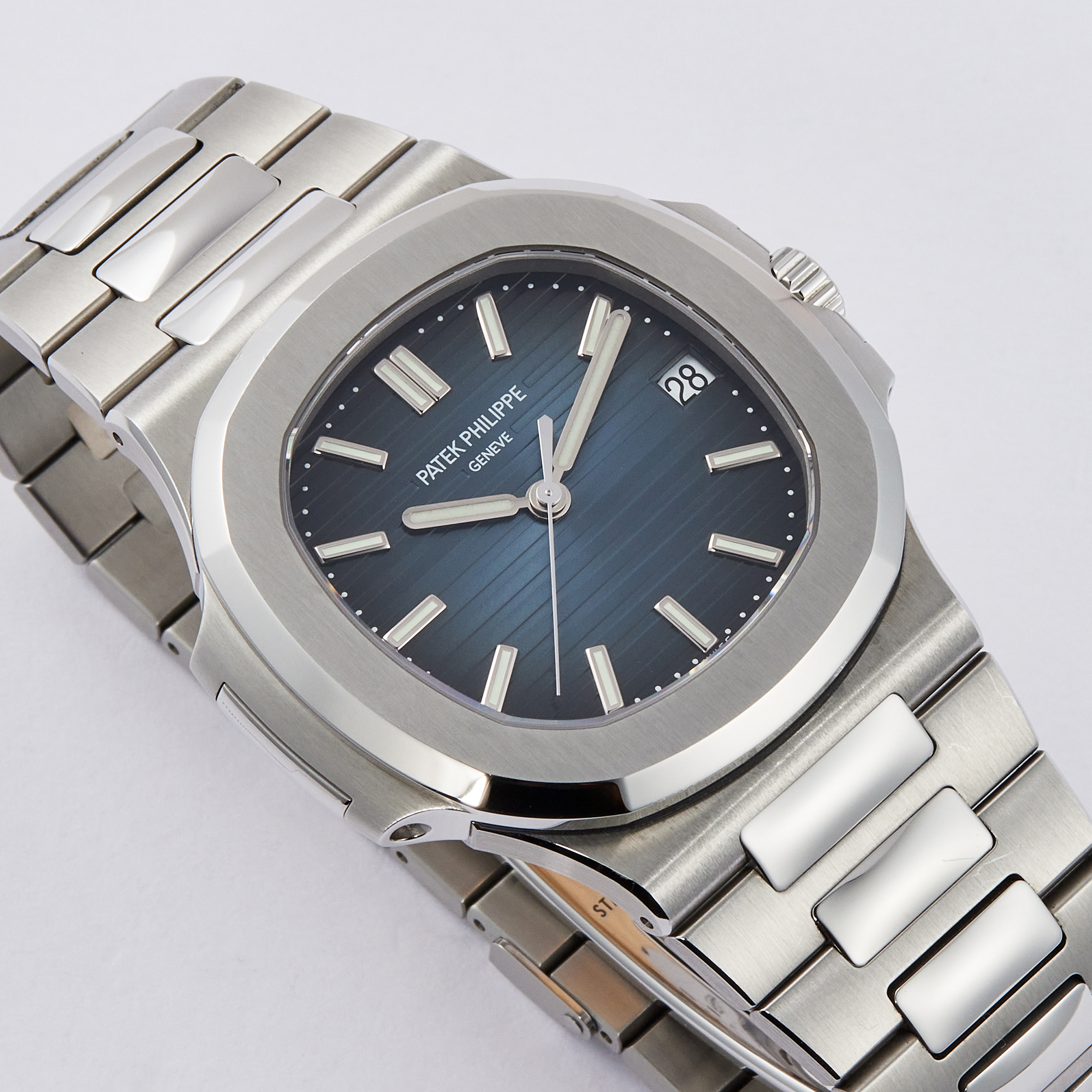 Nautilus Steel Blue Dial 40mm Product Image 2