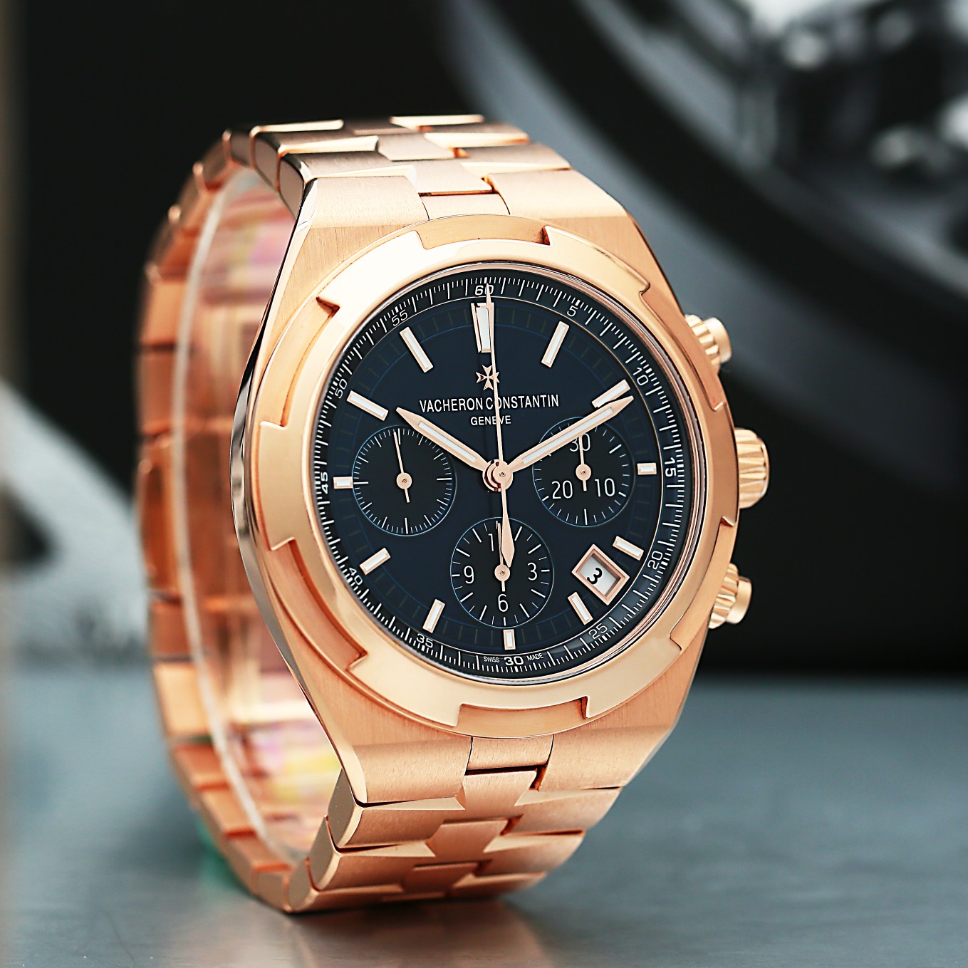 Overseas Chronograph Rose Gold Blue Dial 43mm Product Image 3