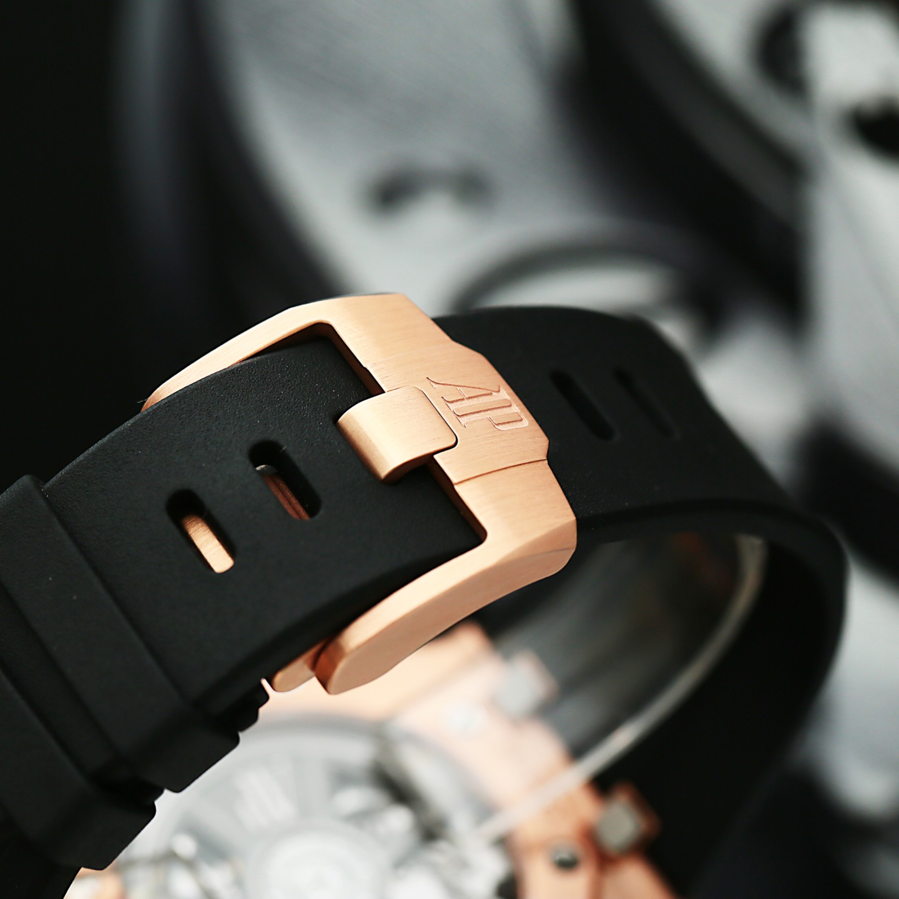 Royal Oak Offshore Rose Gold Black Dial 43mm Product Image 8