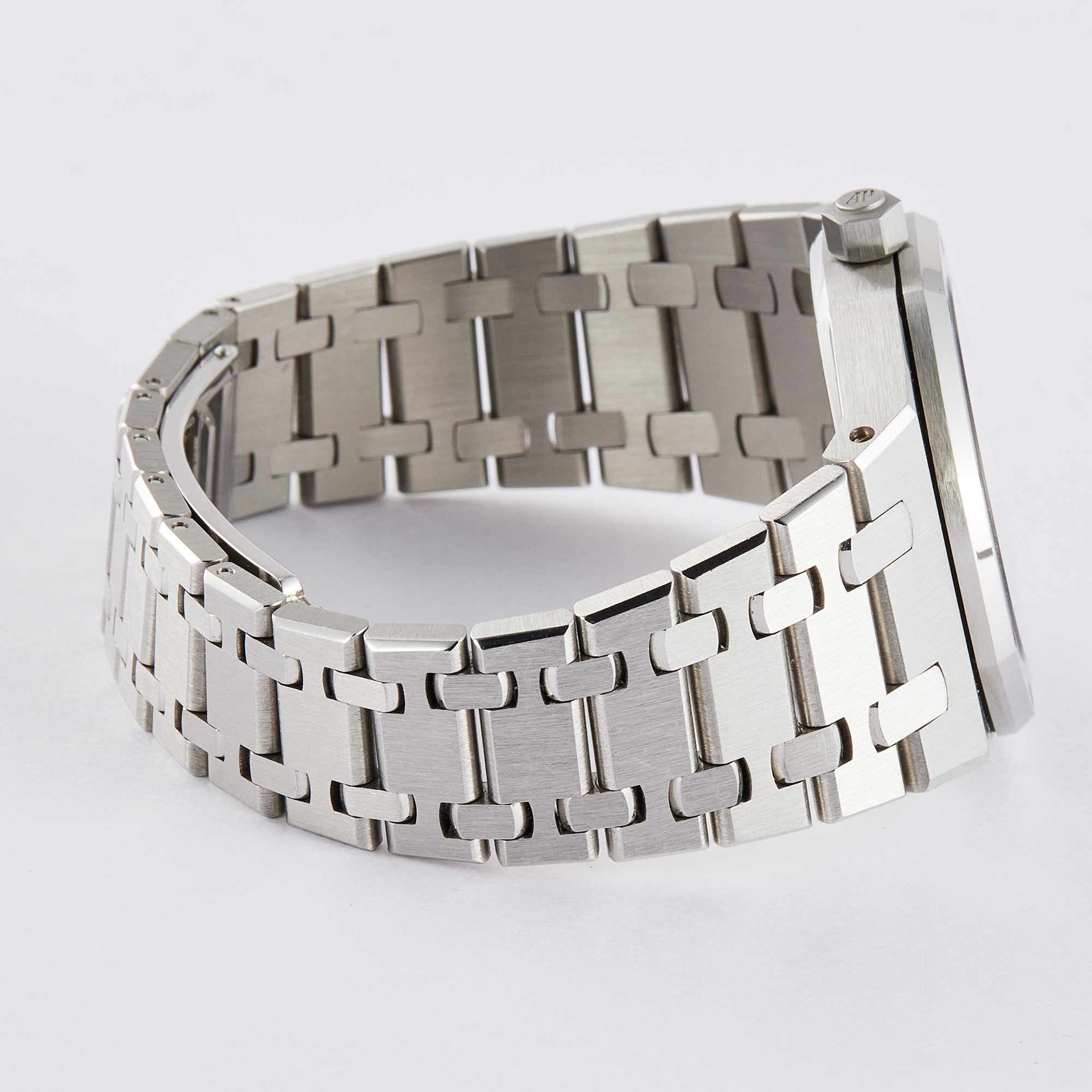 Royal Oak Mid-Size Steel Blue Dial 33mm Product Image 10