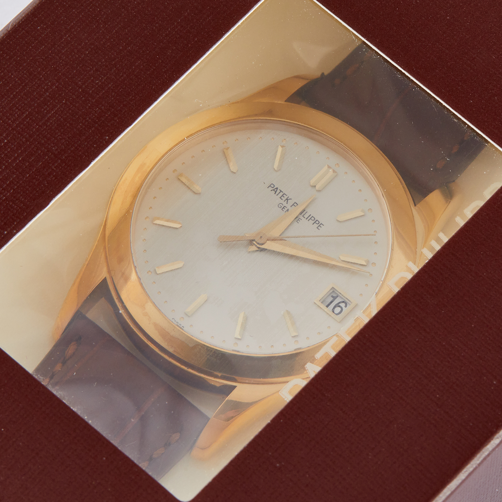 Calatrava Yellow Gold White Dial 37mm Product Image 2