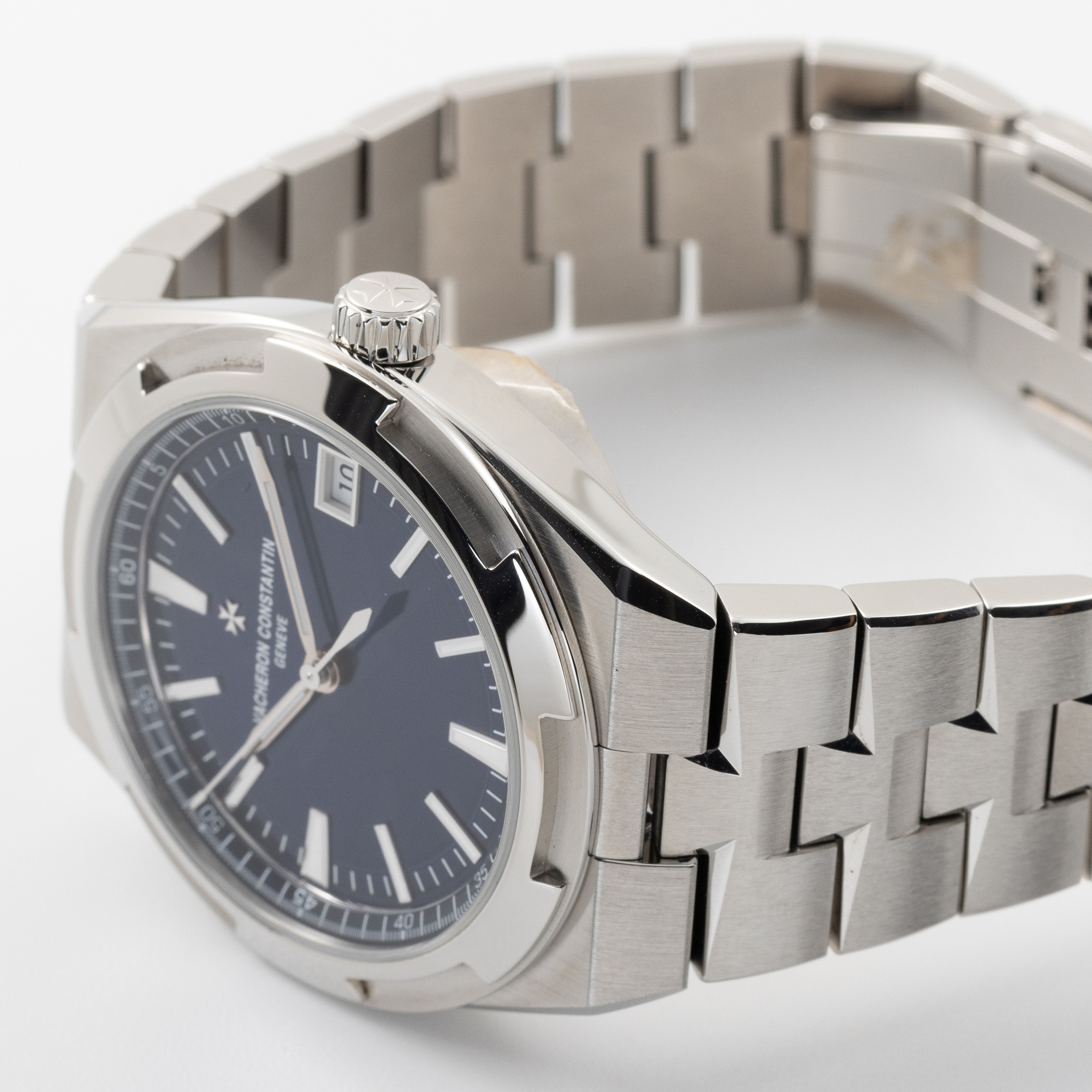 Overseas Date Steel Blue Dial 41mm Product Image 2