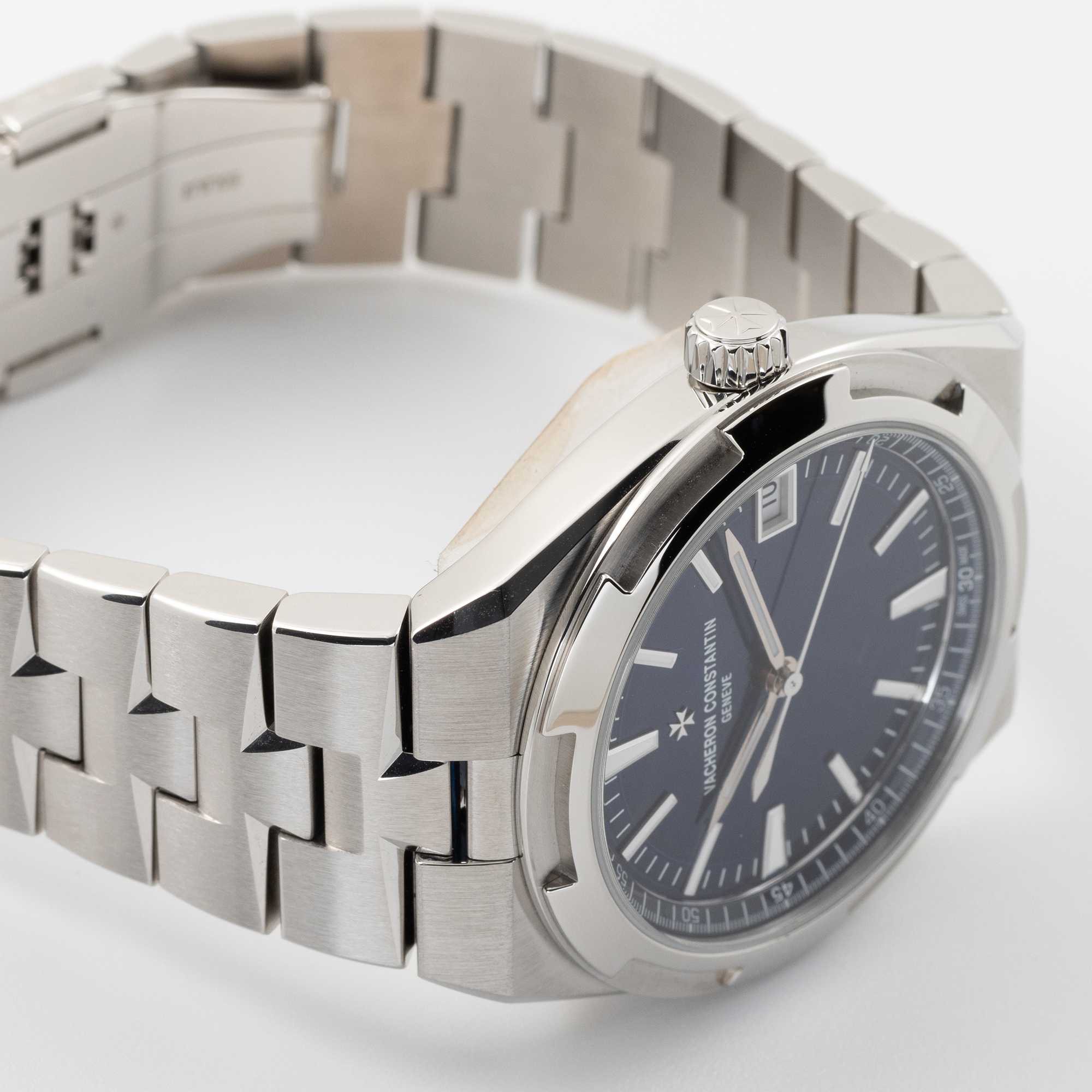 Overseas Date Steel Blue Dial 41mm Product Image 3