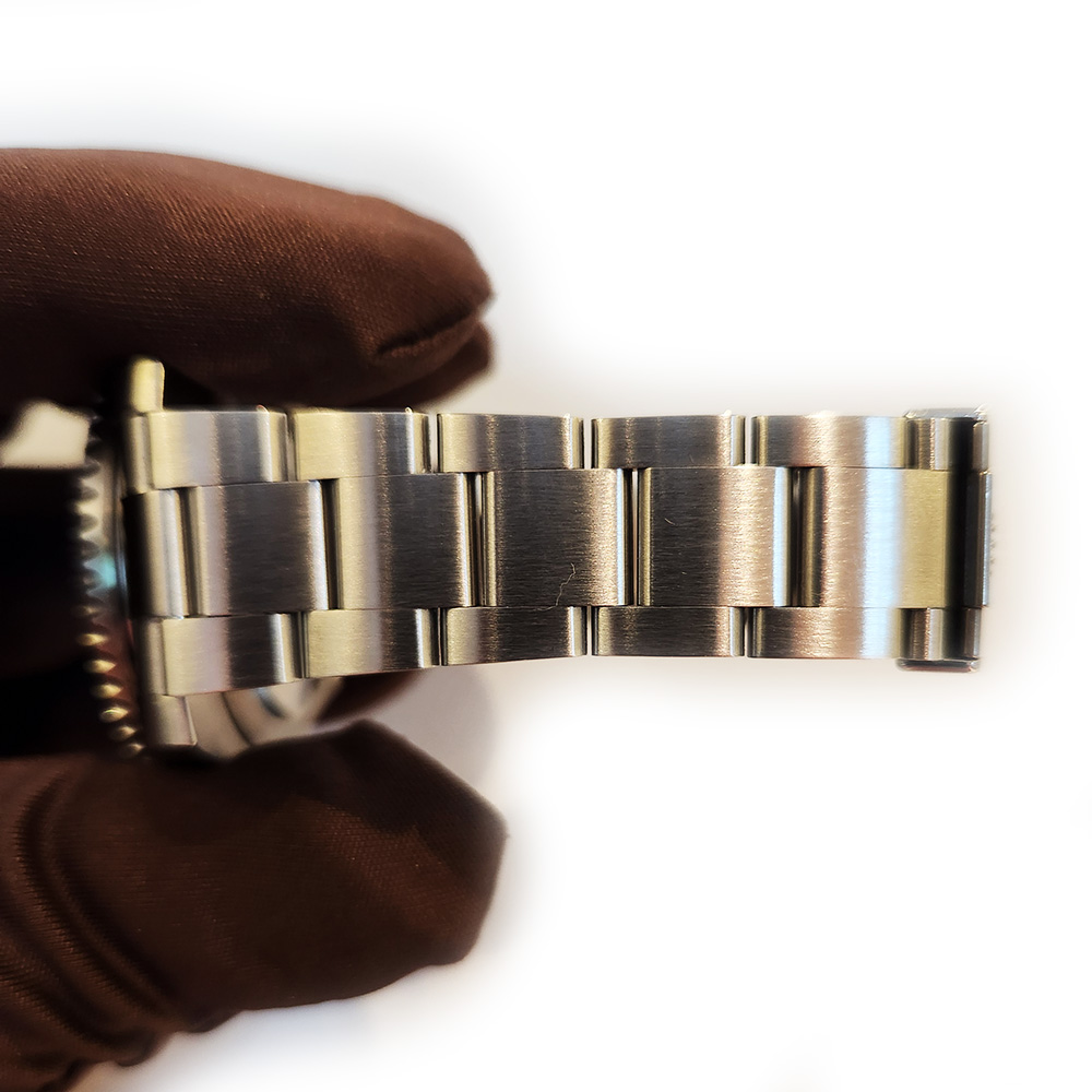 Submariner Date Steel Green Dial "Hulk" 40mm Product Image 4