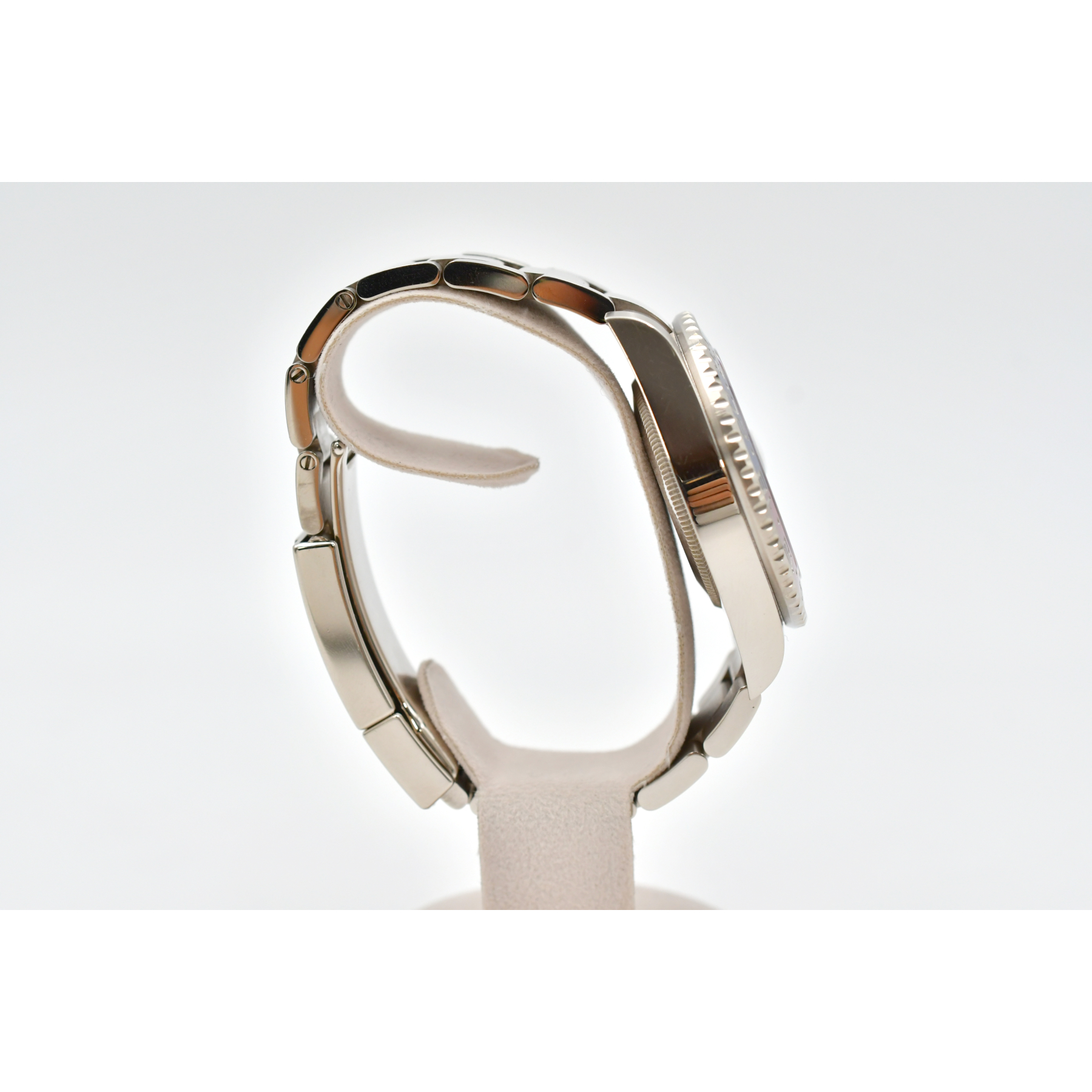 GMT-Master II White Gold Blue Dial "Pepsi" 40mm Product Image 4