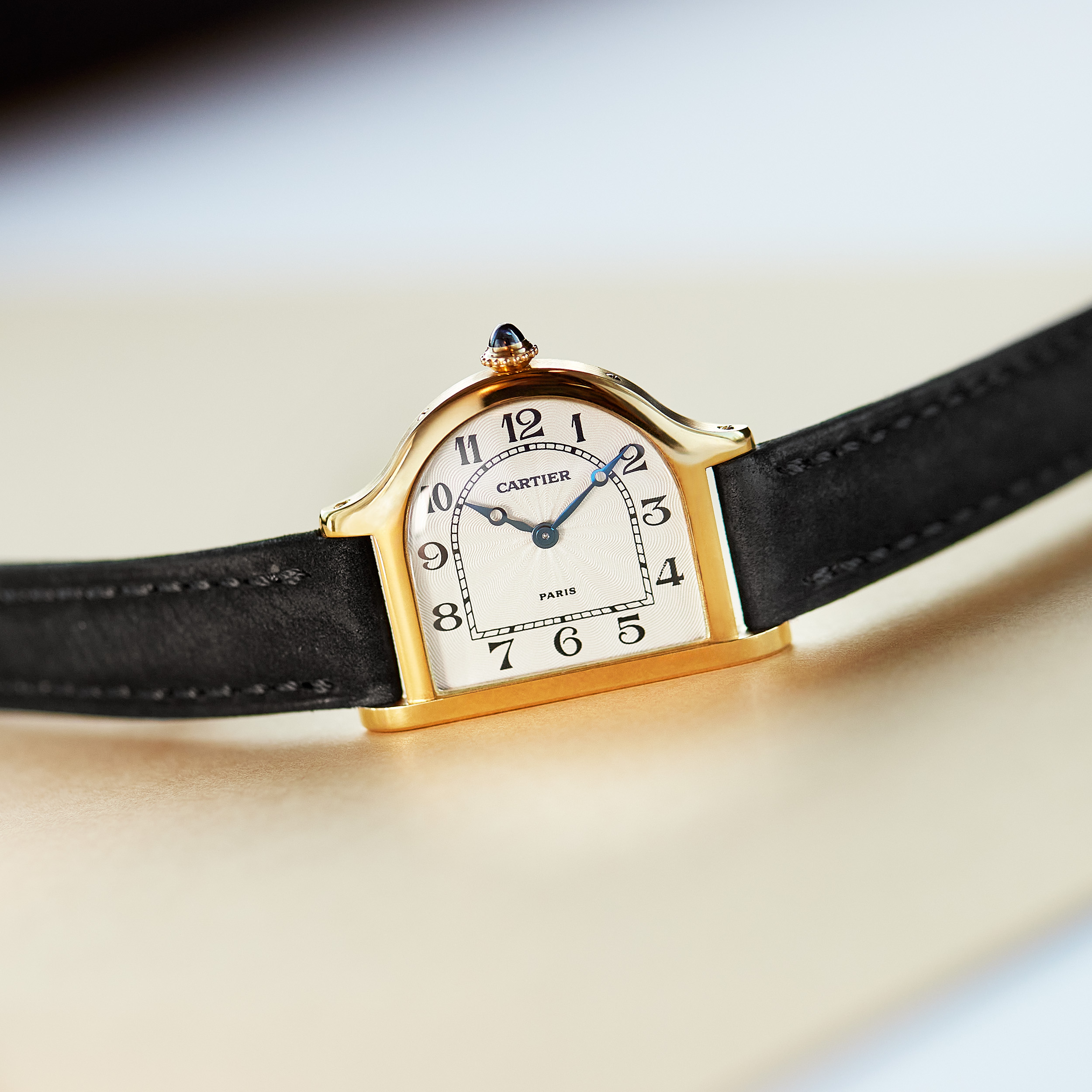 Cloche de Cartier Limited Edition Yellow Gold Silver Dial 33mm Product Image