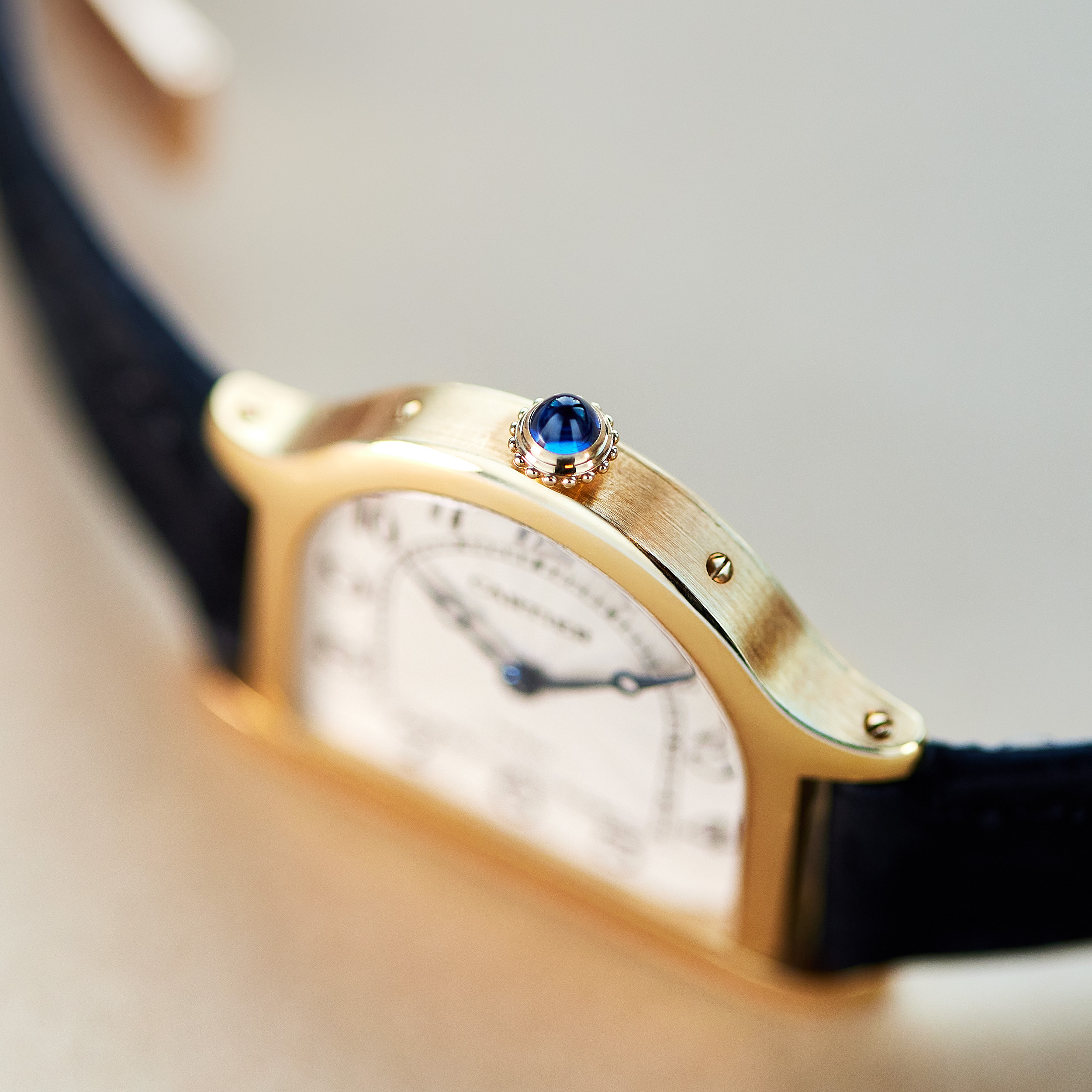 Cloche de Cartier Limited Edition Yellow Gold Silver Dial 33mm Product Image