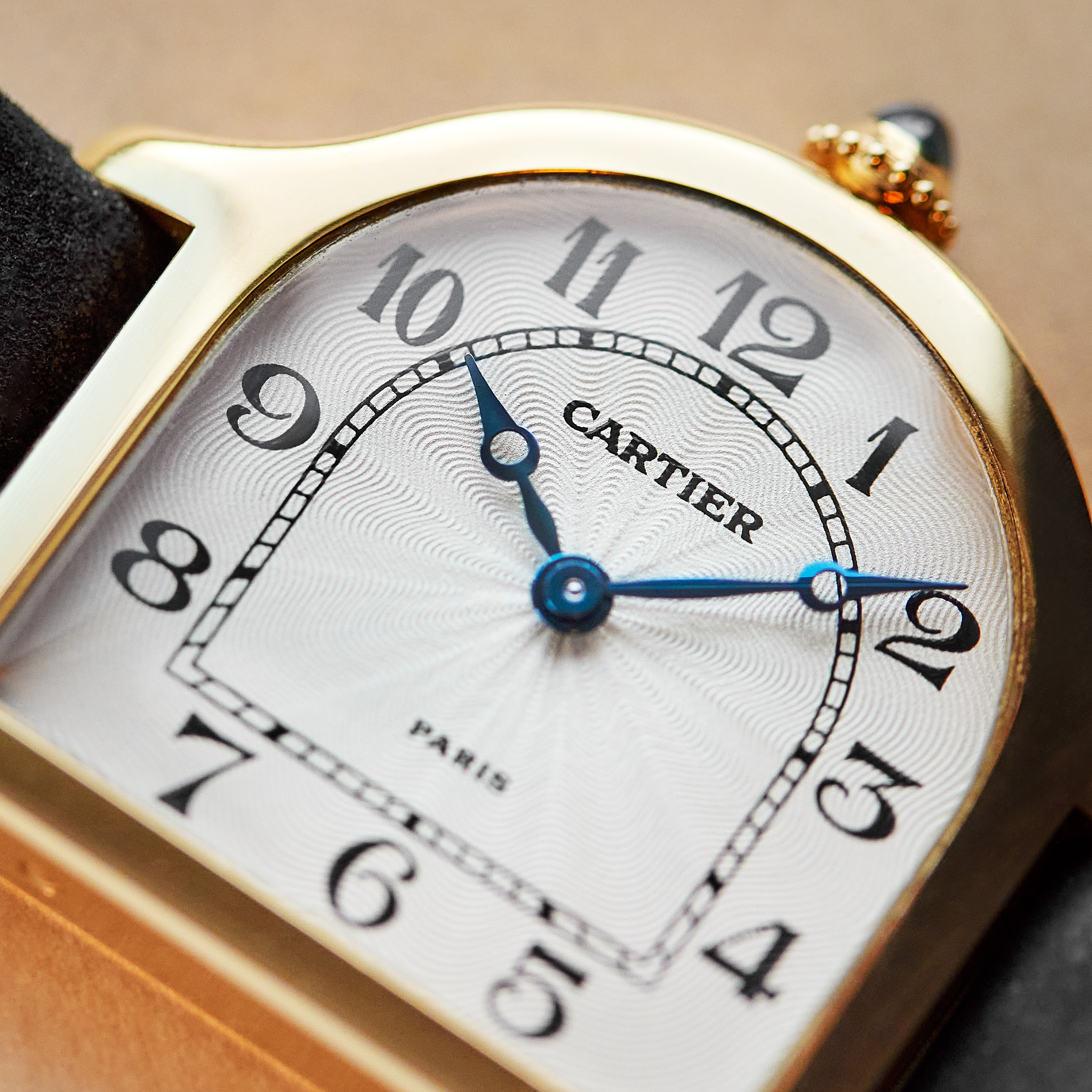 Cloche de Cartier Limited Edition Yellow Gold Silver Dial 33mm Product Image