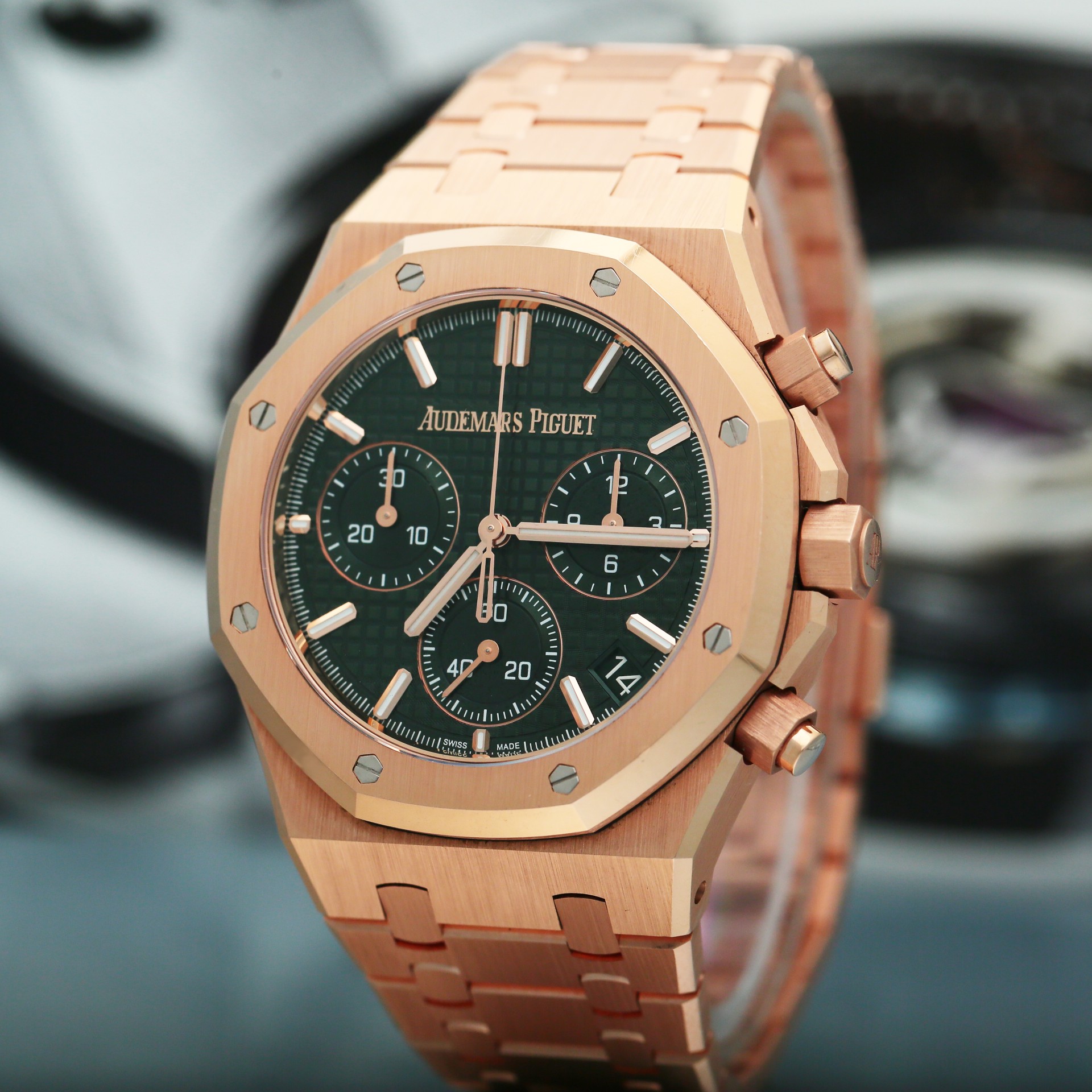 Royal Oak Chronograph Rose Gold Green Dial 41mm Product Image 3