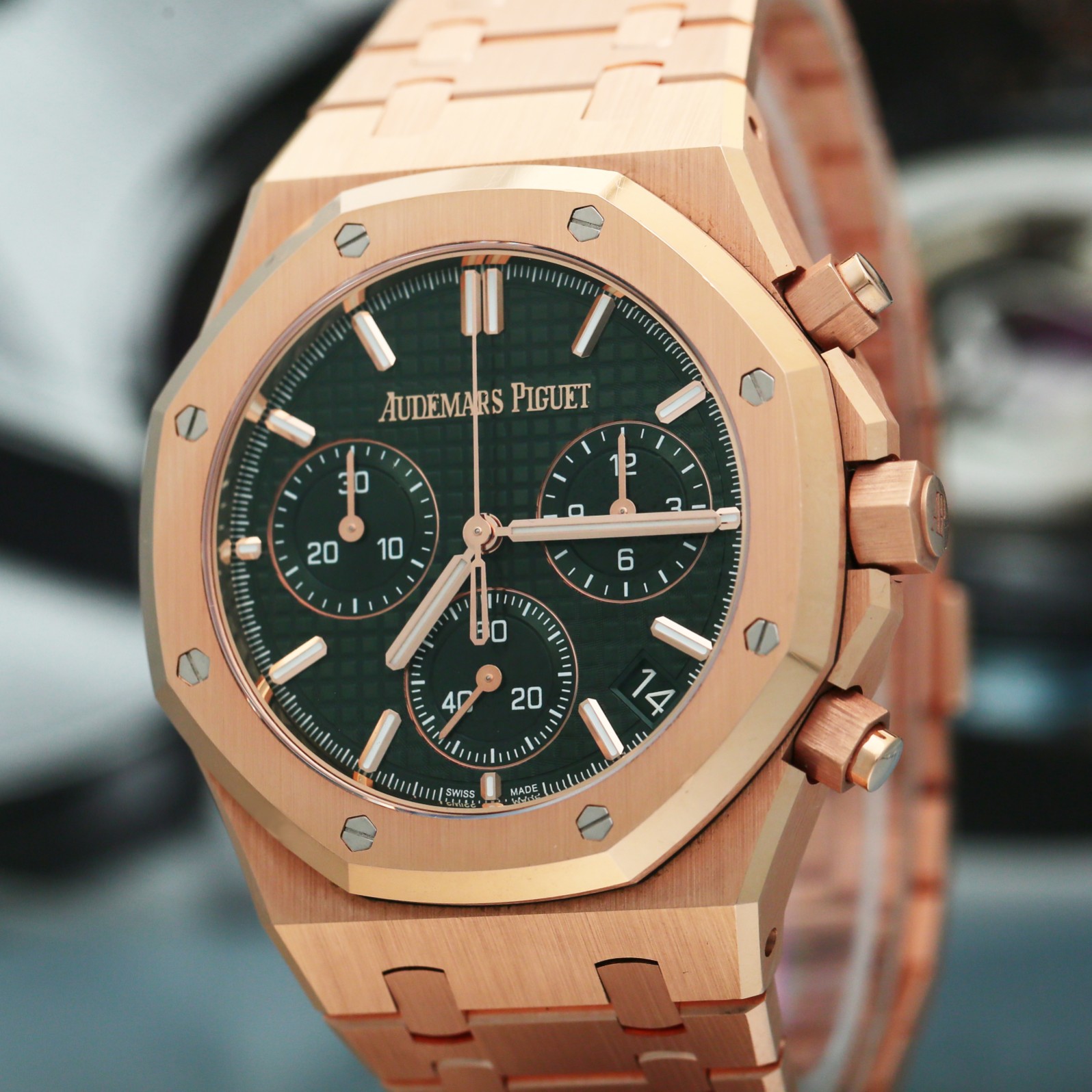 Royal Oak Chronograph Rose Gold Green Dial 41mm Product Image 4