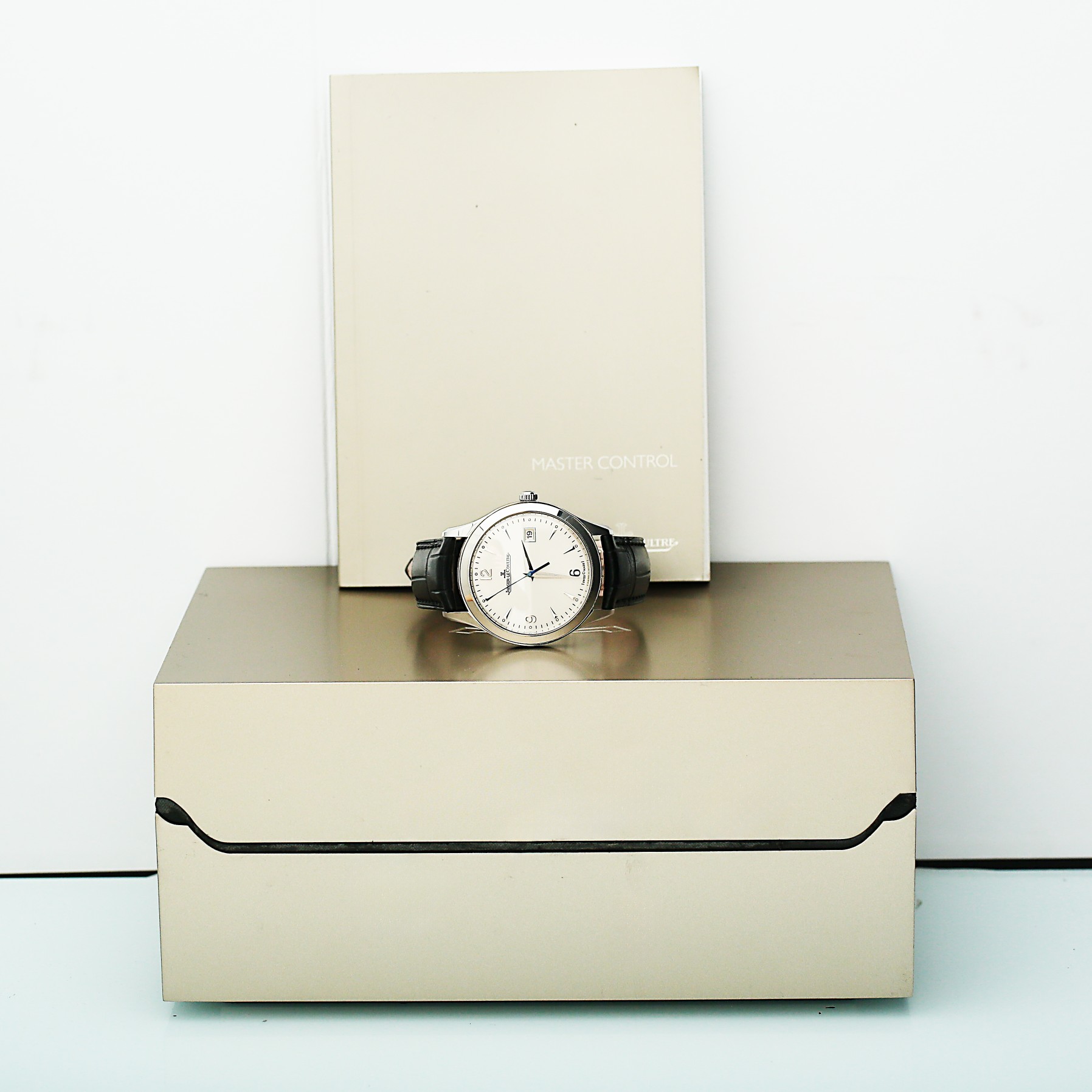 Master Control Date Steel Silver Dial 39mm Product Image 8
