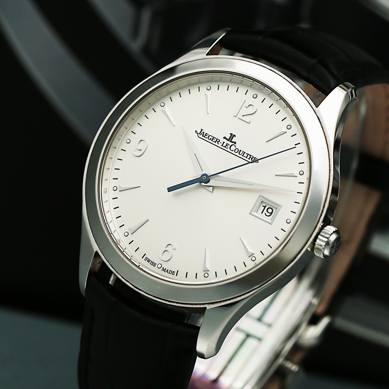 Master Control Date Steel Silver Dial 39mm Product Image 4