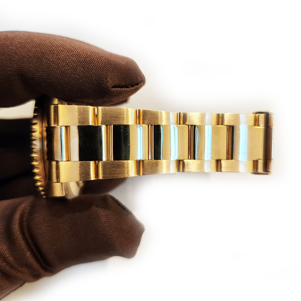 Submariner  Date Yellow Gold Blue Dial 40mm Product Image 4