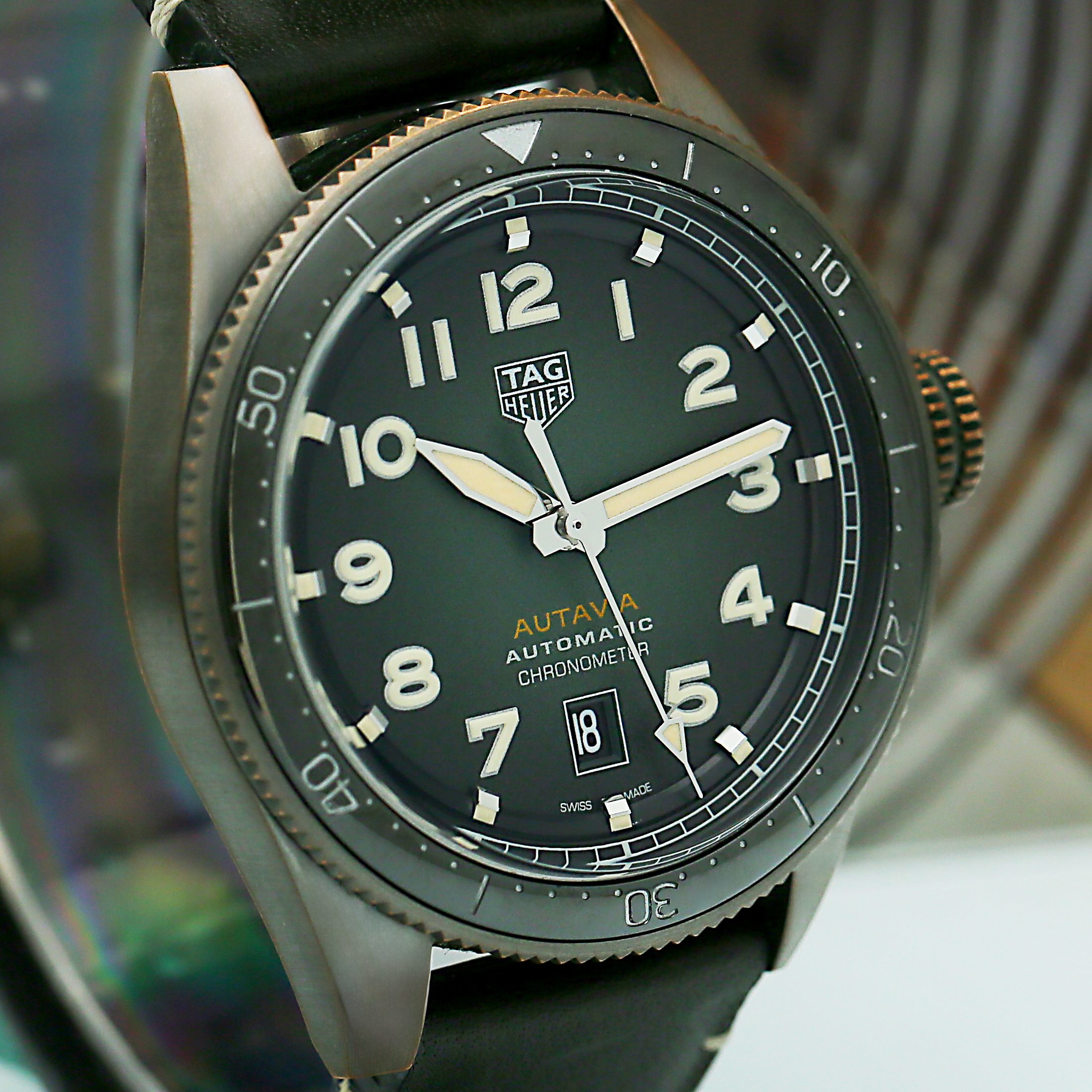 Autavia Bronze Green Dial 42mm Product Image 4