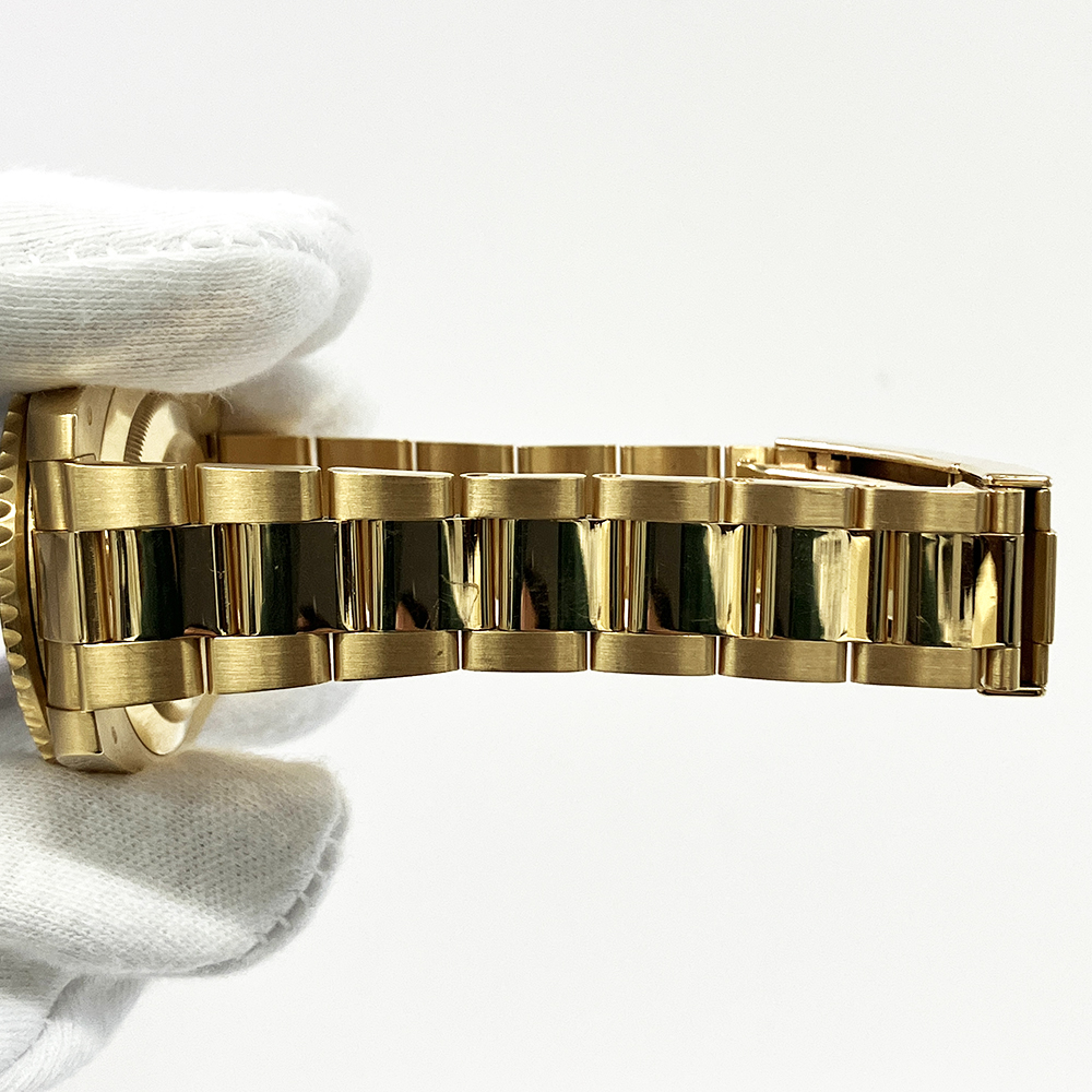 Submariner Date Yellow Gold Black Dial 40mm Product Image 5