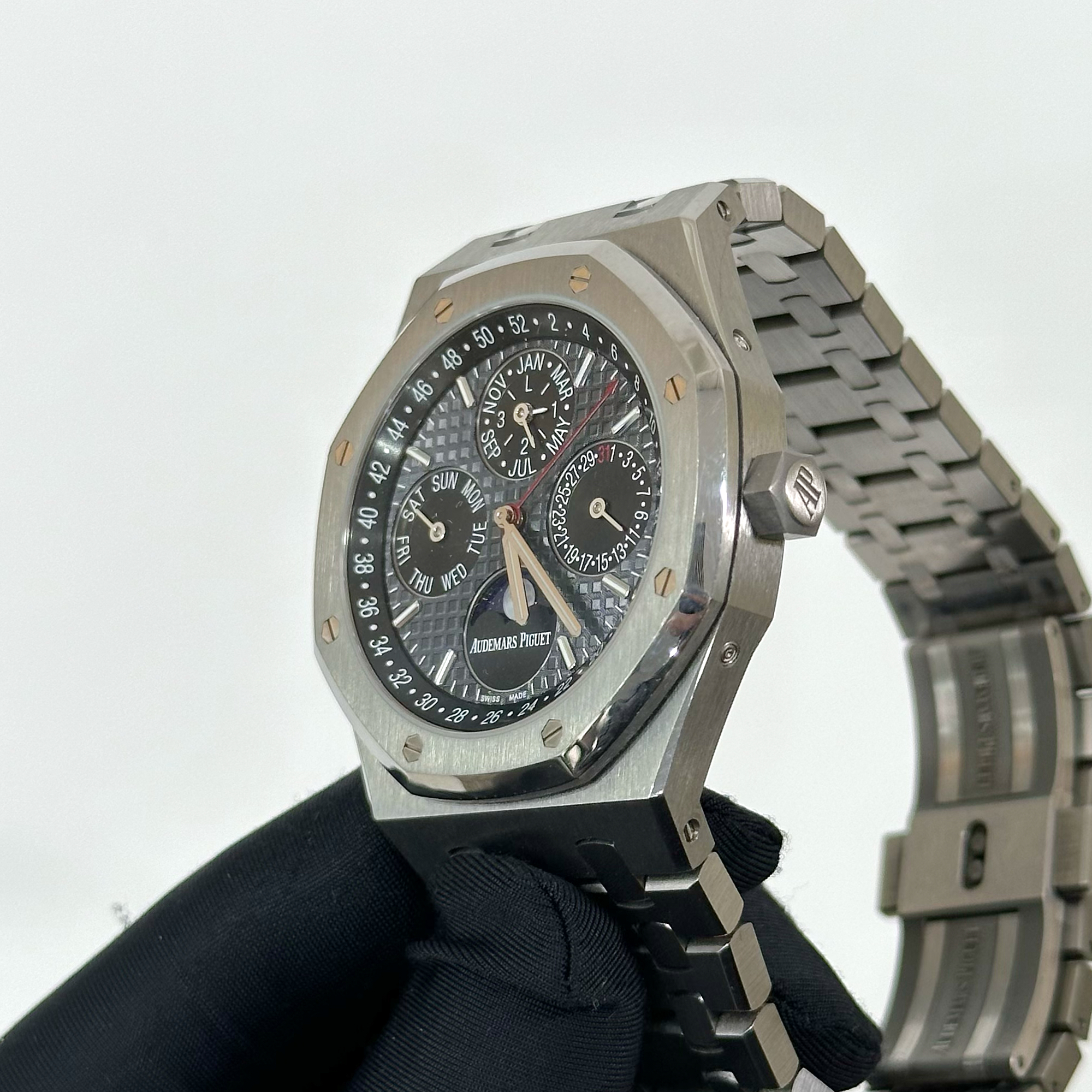 Royal Oak Perpetual Calendar "China Limited Edition" 41mm Product Image 2