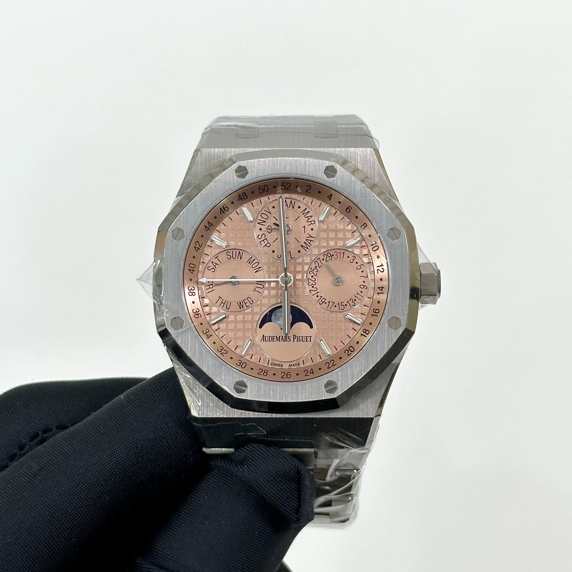 Royal Oak Perpetual Calendar Titanium Salmon Dial 41mm Product Image 1