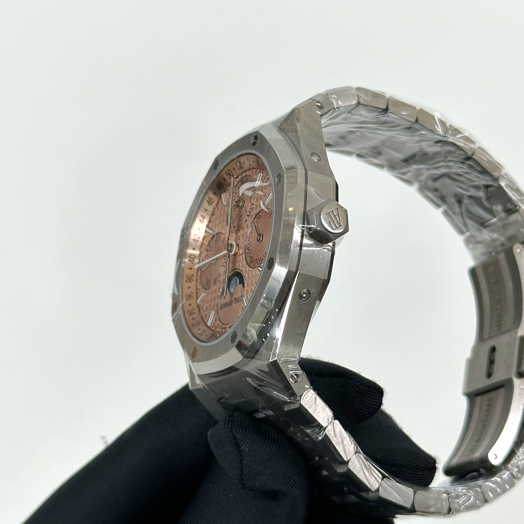 Royal Oak Perpetual Calendar Titanium Salmon Dial 41mm Product Image 2