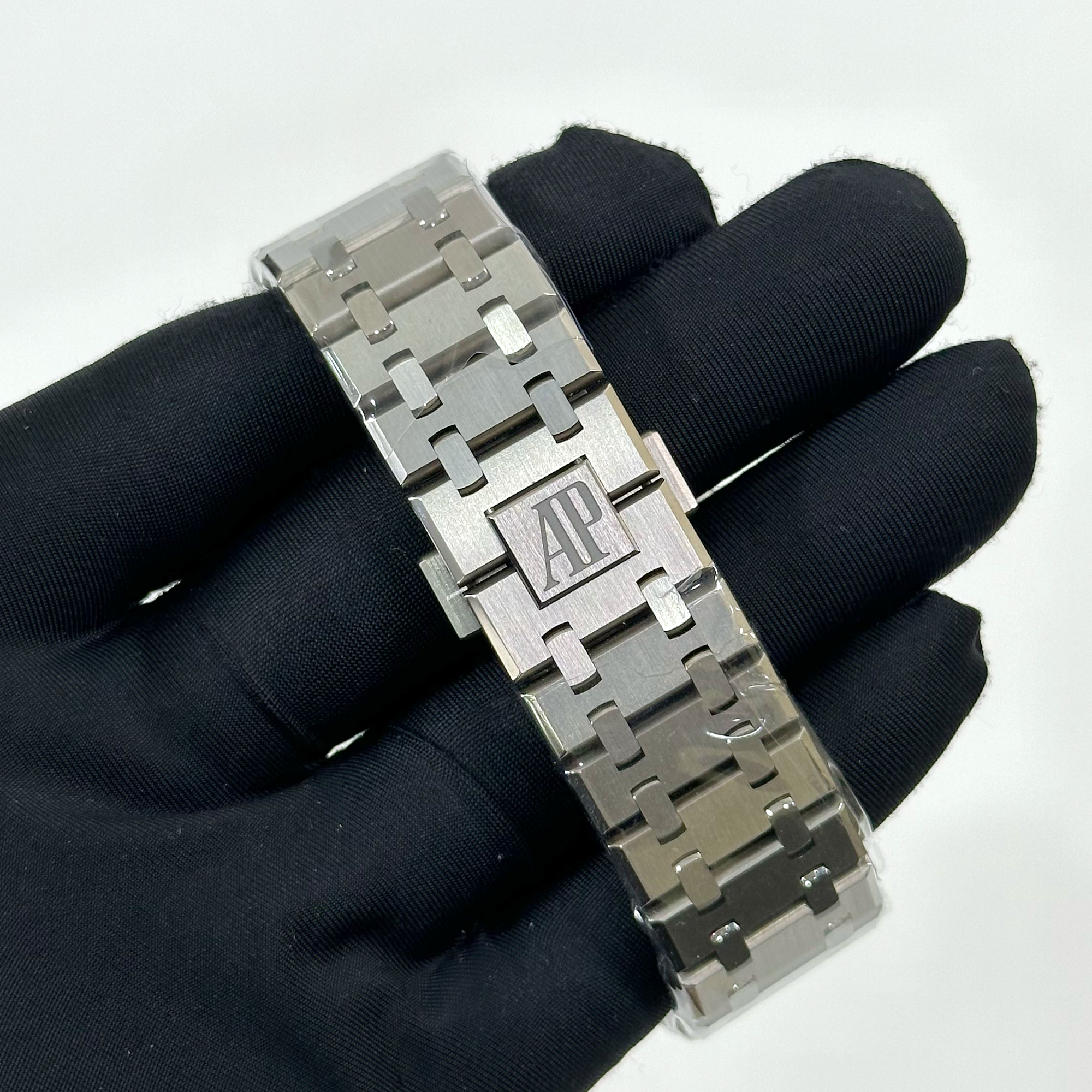 Royal Oak Perpetual Calendar Titanium Salmon Dial 41mm Product Image 5