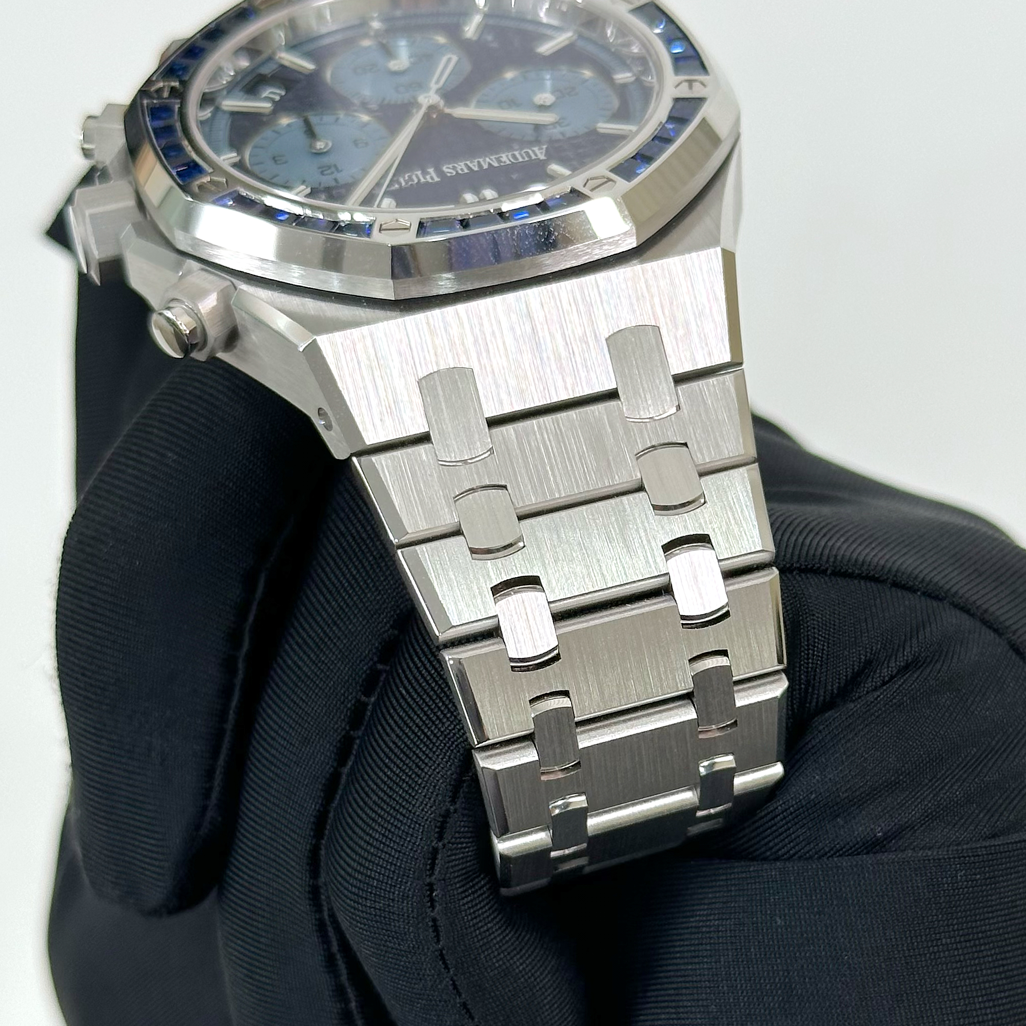 Royal Oak Chronograph White Gold Sapphire Blue Dial 41mm Product Image 8