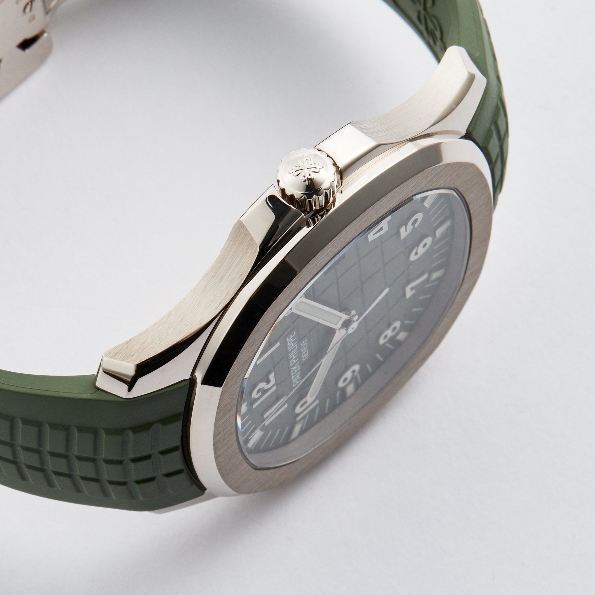 Aquanaut White Gold Green Dial 42mm Product Image 3