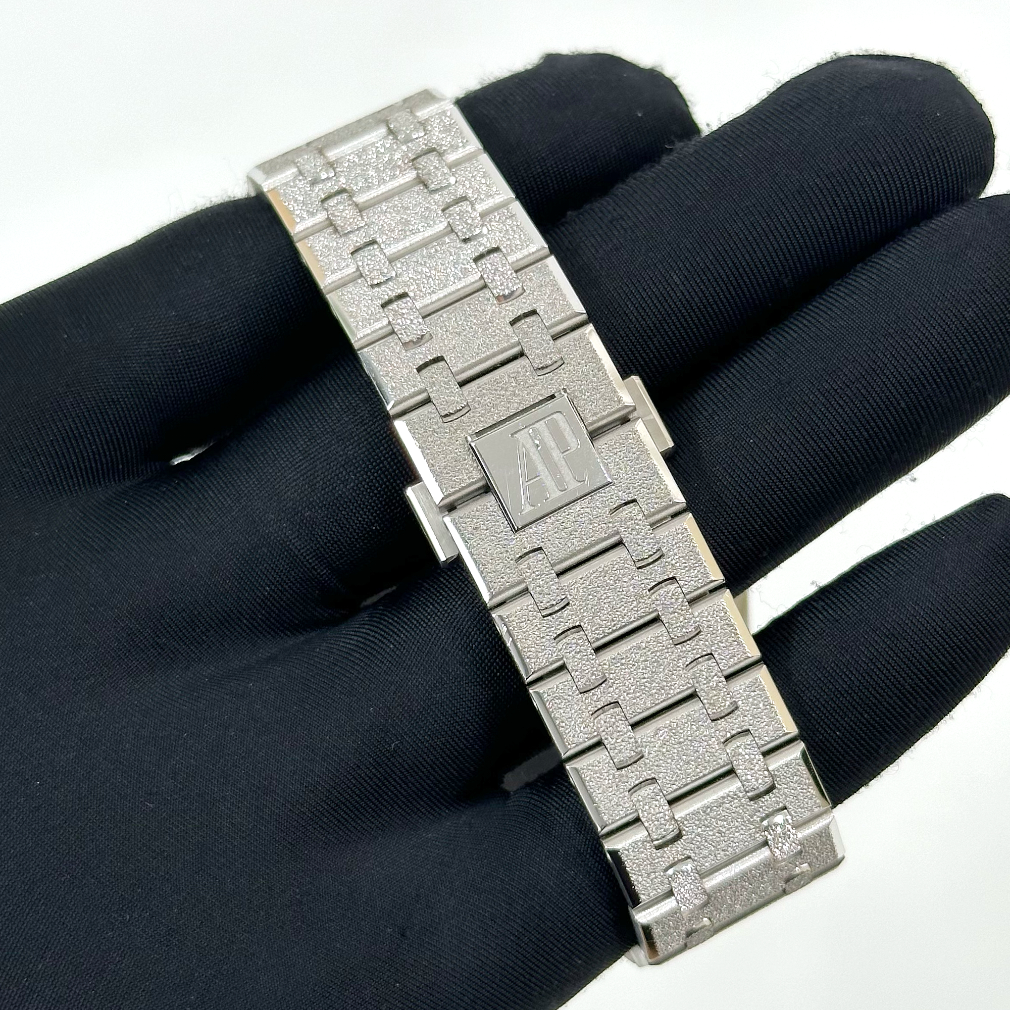 Royal Oak Double Balance Wheel Frosted White Gold Rainbow Openworked 41mm Product Image 8