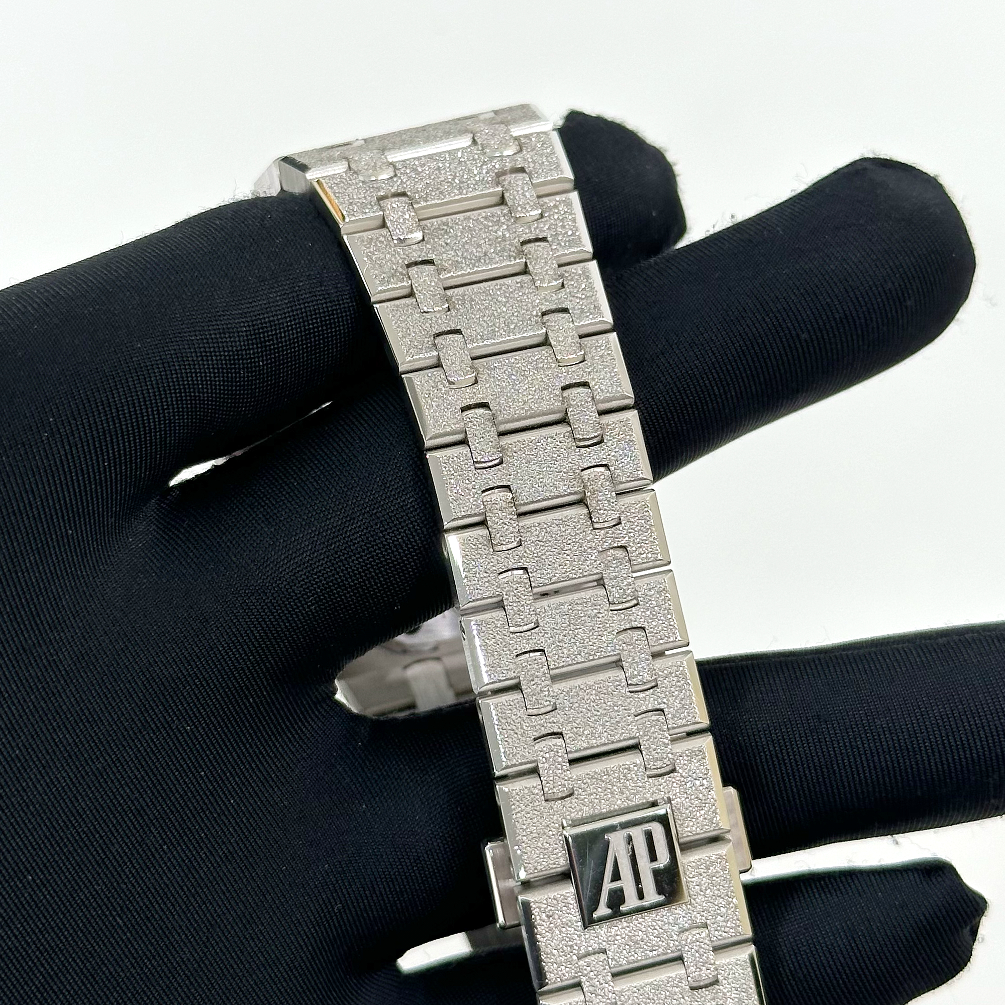 Royal Oak Double Balance Wheel Frosted White Gold Rainbow Openworked 41mm Product Image 9