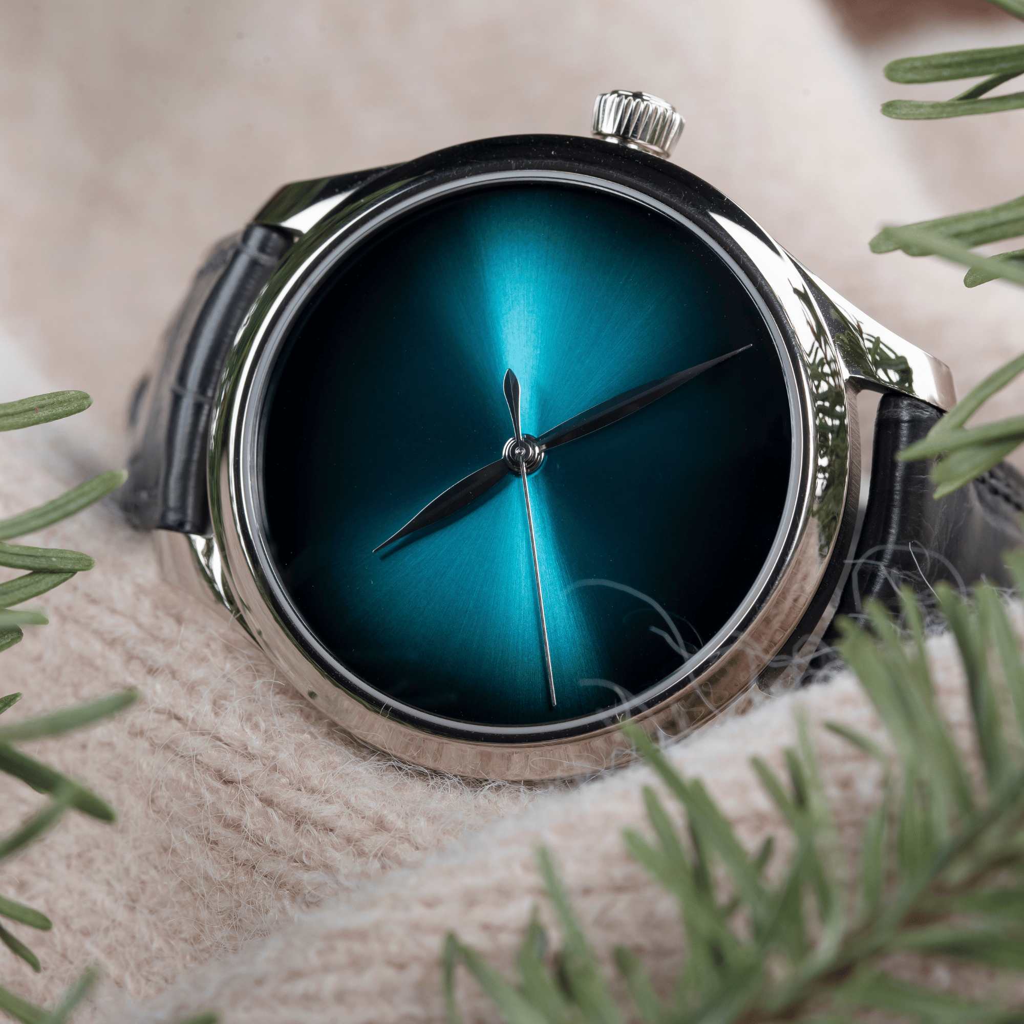 H. Moser & Cie. Endeavour Concept White Gold Blue Lagoon 40mm 1200