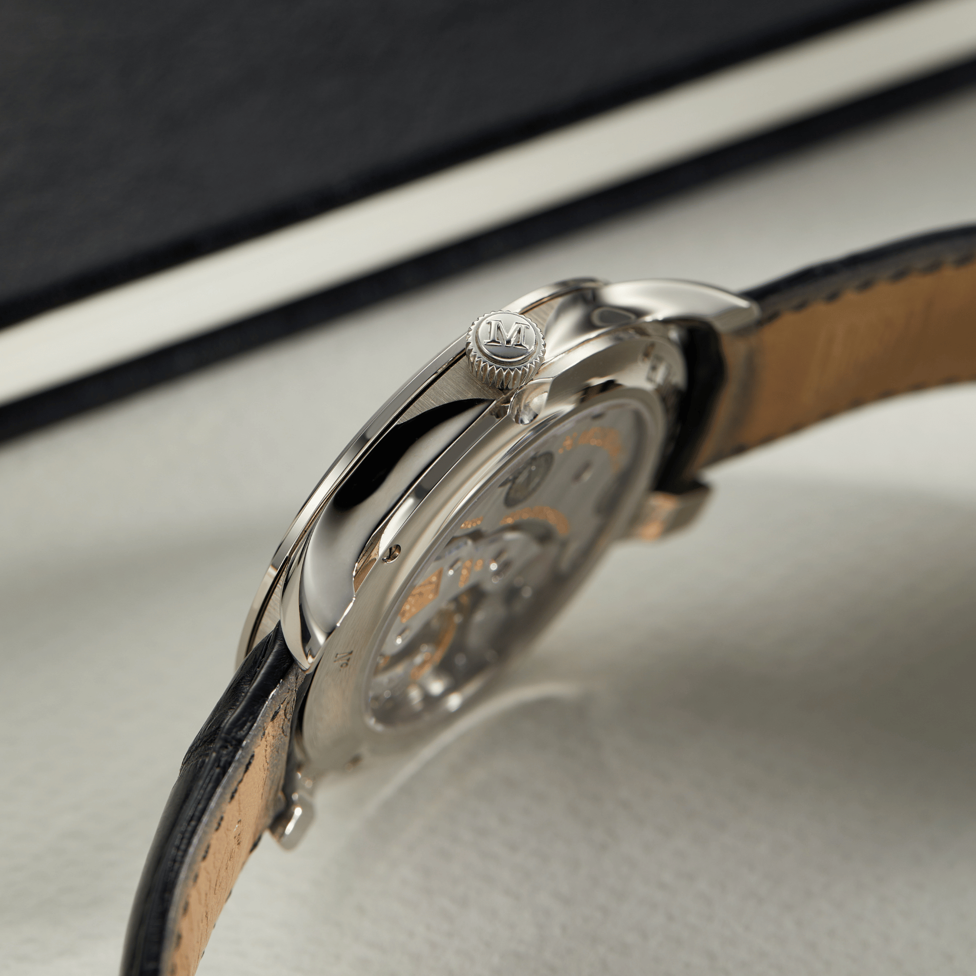 Endeavour Small Seconds Mayu White Gold Silver Dial 39mm Product Image