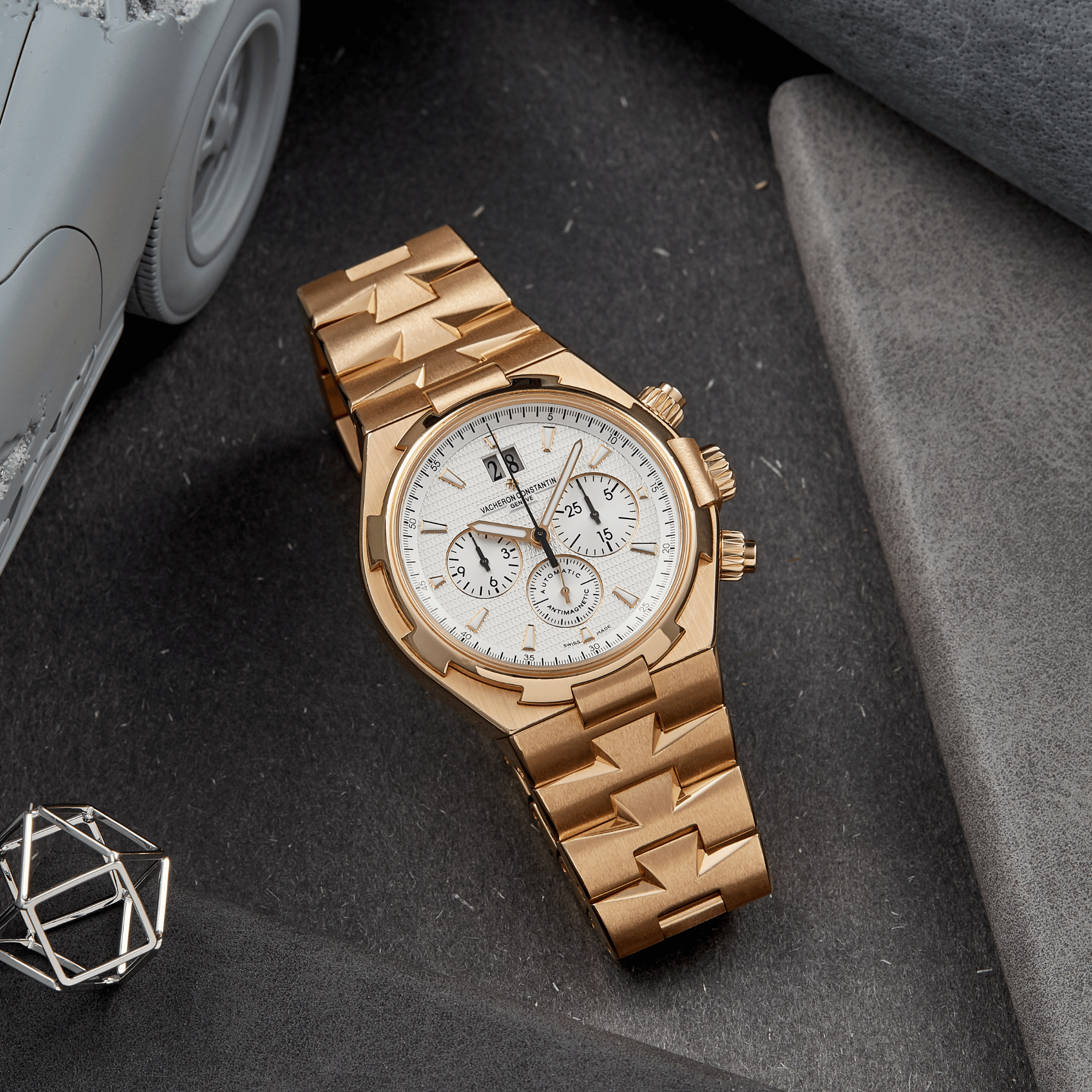 Overseas Chronograph Yellow Gold Silver Dial 42mm Product Image