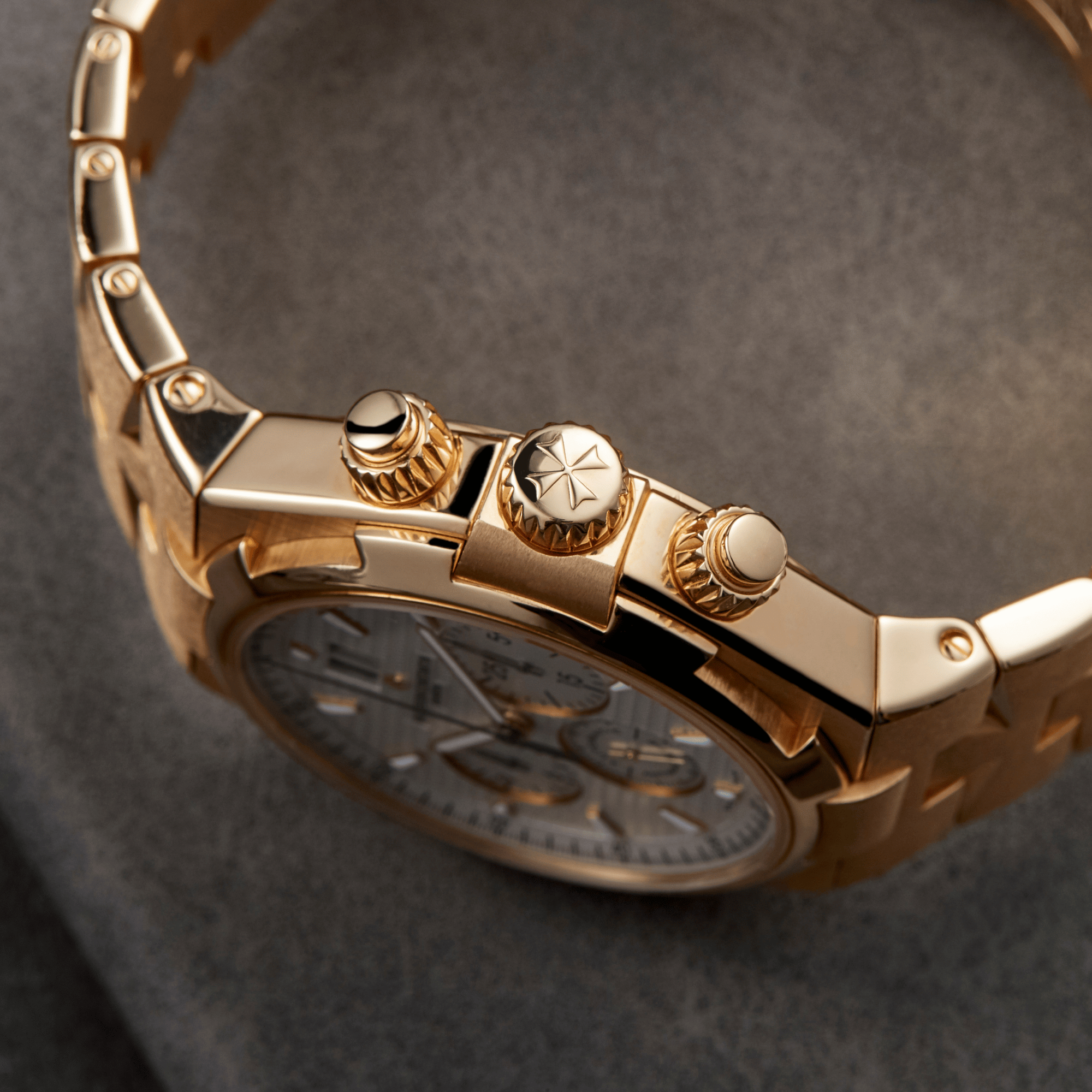 Overseas Chronograph Yellow Gold Silver Dial 42mm Product Image