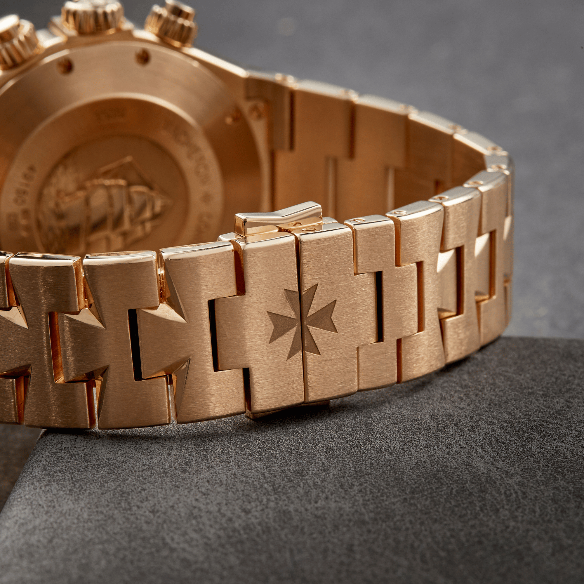 Overseas Chronograph Yellow Gold Silver Dial 42mm Product Image