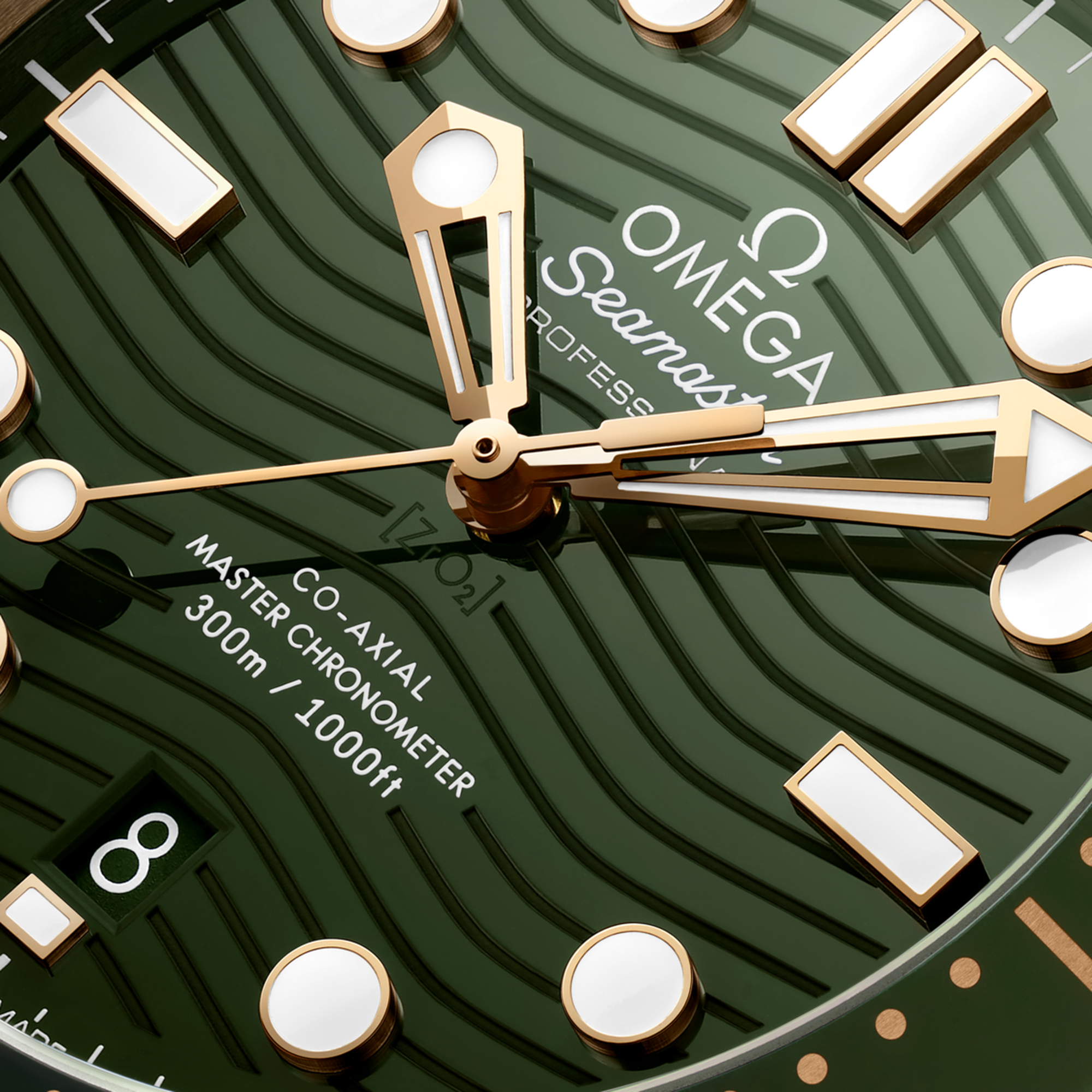 Seamaster Diver 300m Yellow Gold Green Dial 42mm Product Image 4